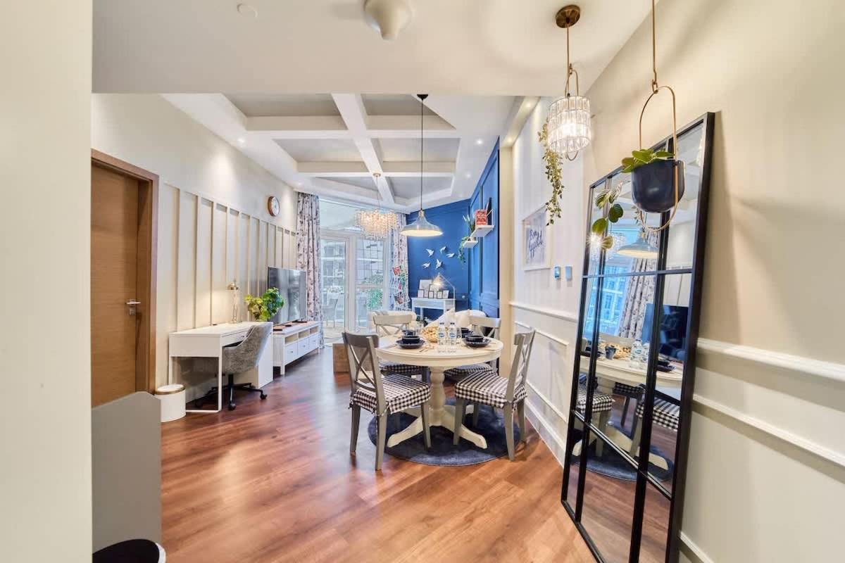 FAM Living Contemporary 1BR Apartment Urban Oasis