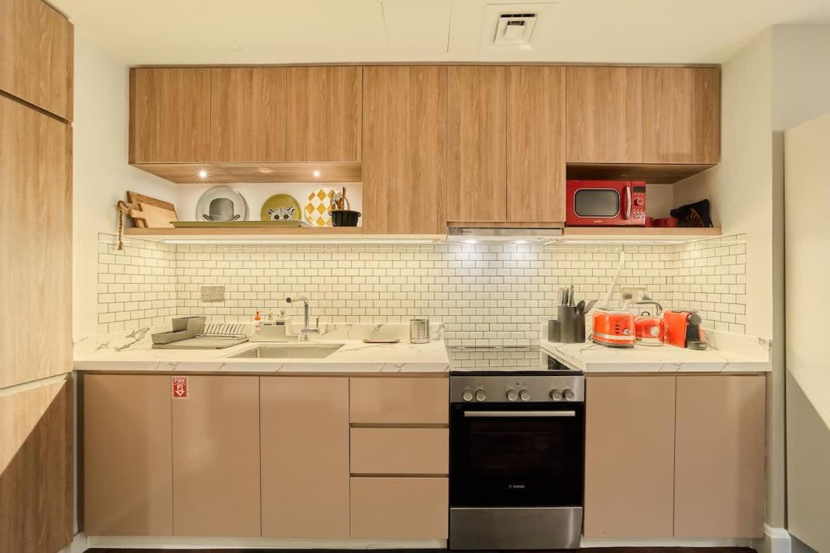 FAM Living Contemporary 1BR Apartment Urban Oasis