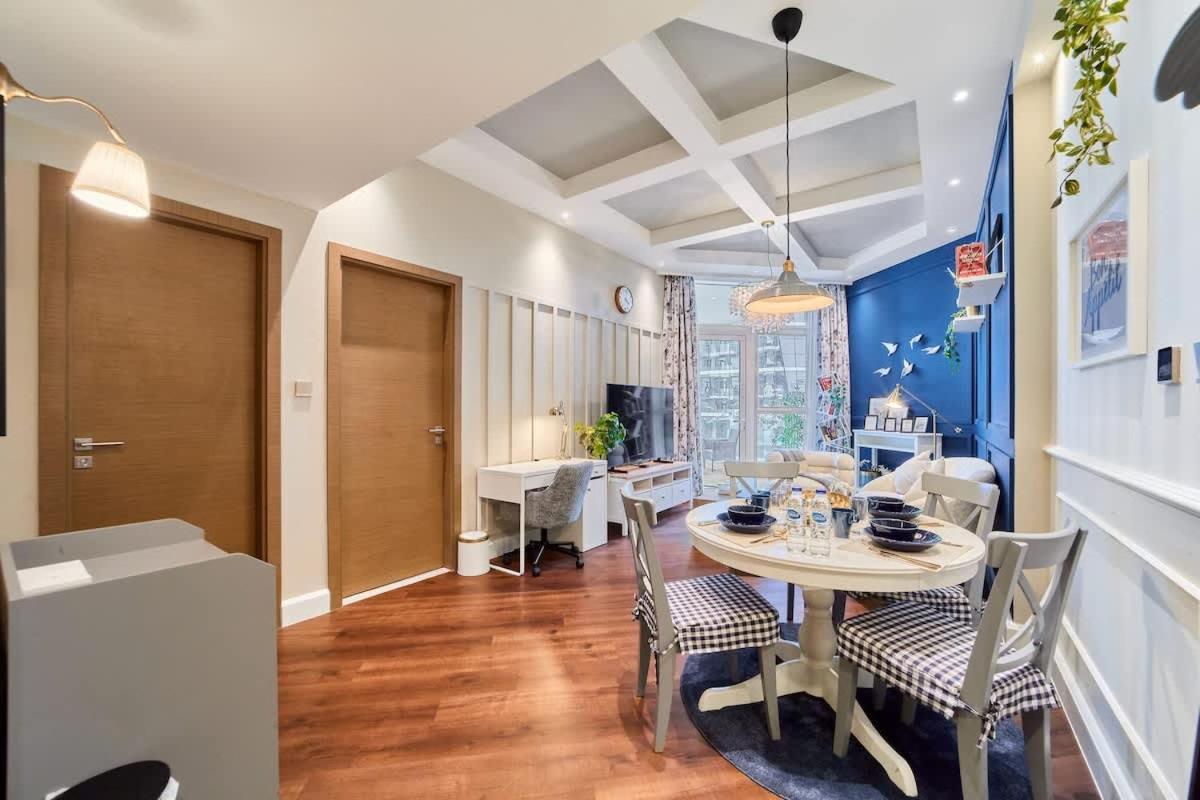 FAM Living Contemporary 1BR Apartment Urban Oasis