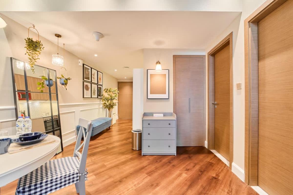 FAM Living Contemporary 1BR Apartment Urban Oasis