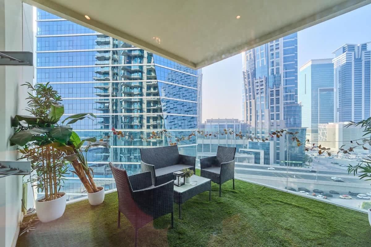 FAM Living Contemporary 1BR Apartment Urban Oasis