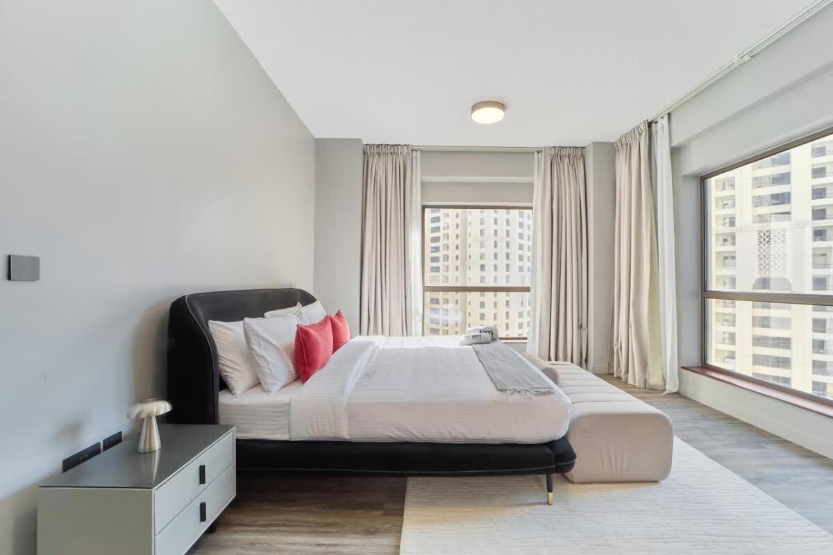 FAM Living - 1 Bedroom in Rimal 2 Dubai Marina