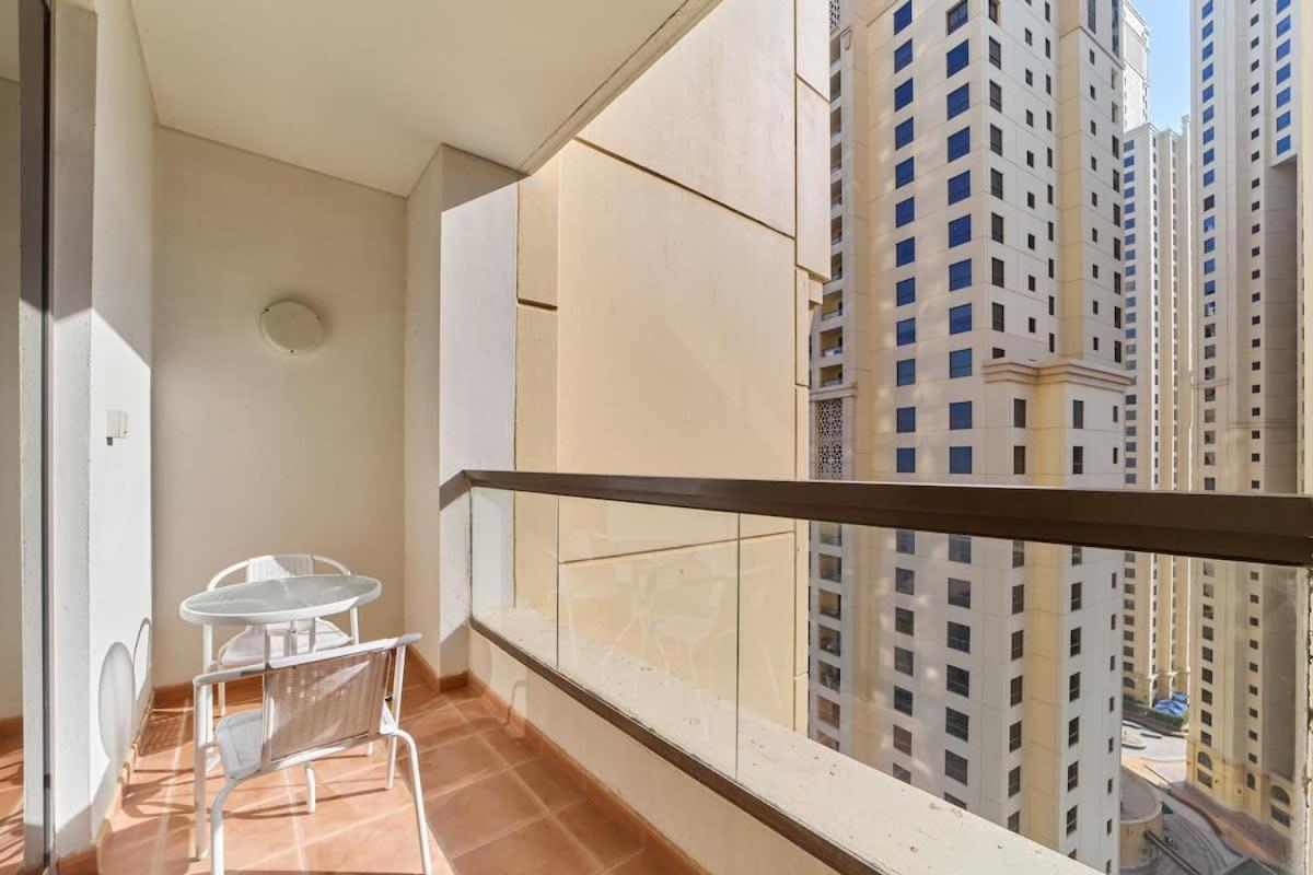 FAM Living - 1 Bedroom in Rimal 2 Dubai Marina