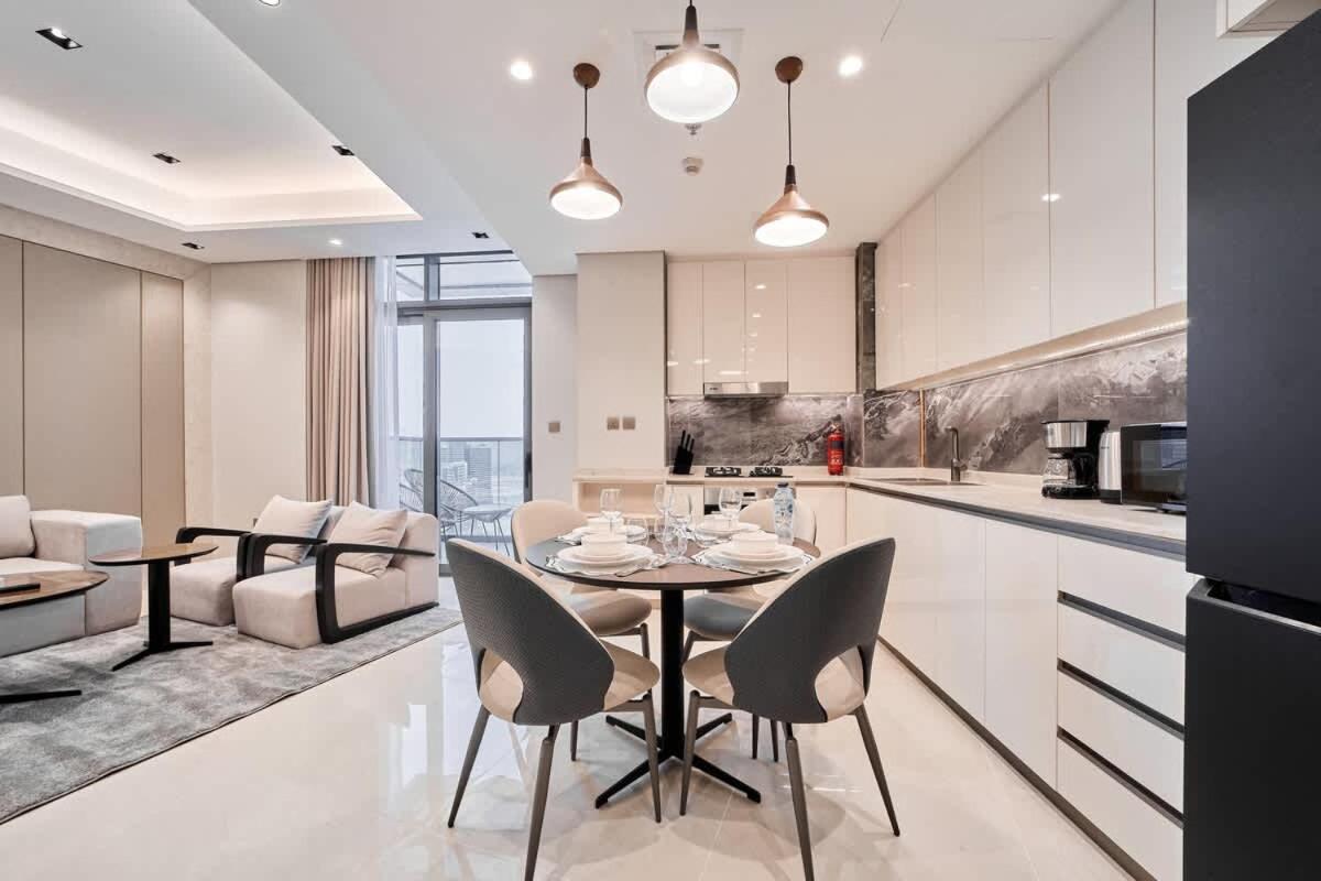 FAM Living Stylish 1BR in Nobles Tower Near Downtown