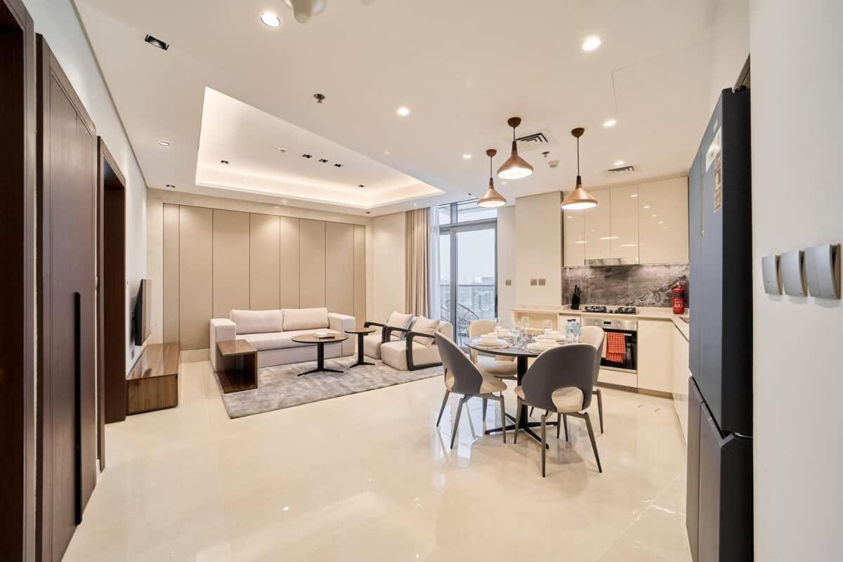 FAM Living Stylish 1BR in Nobles Tower Near Downtown