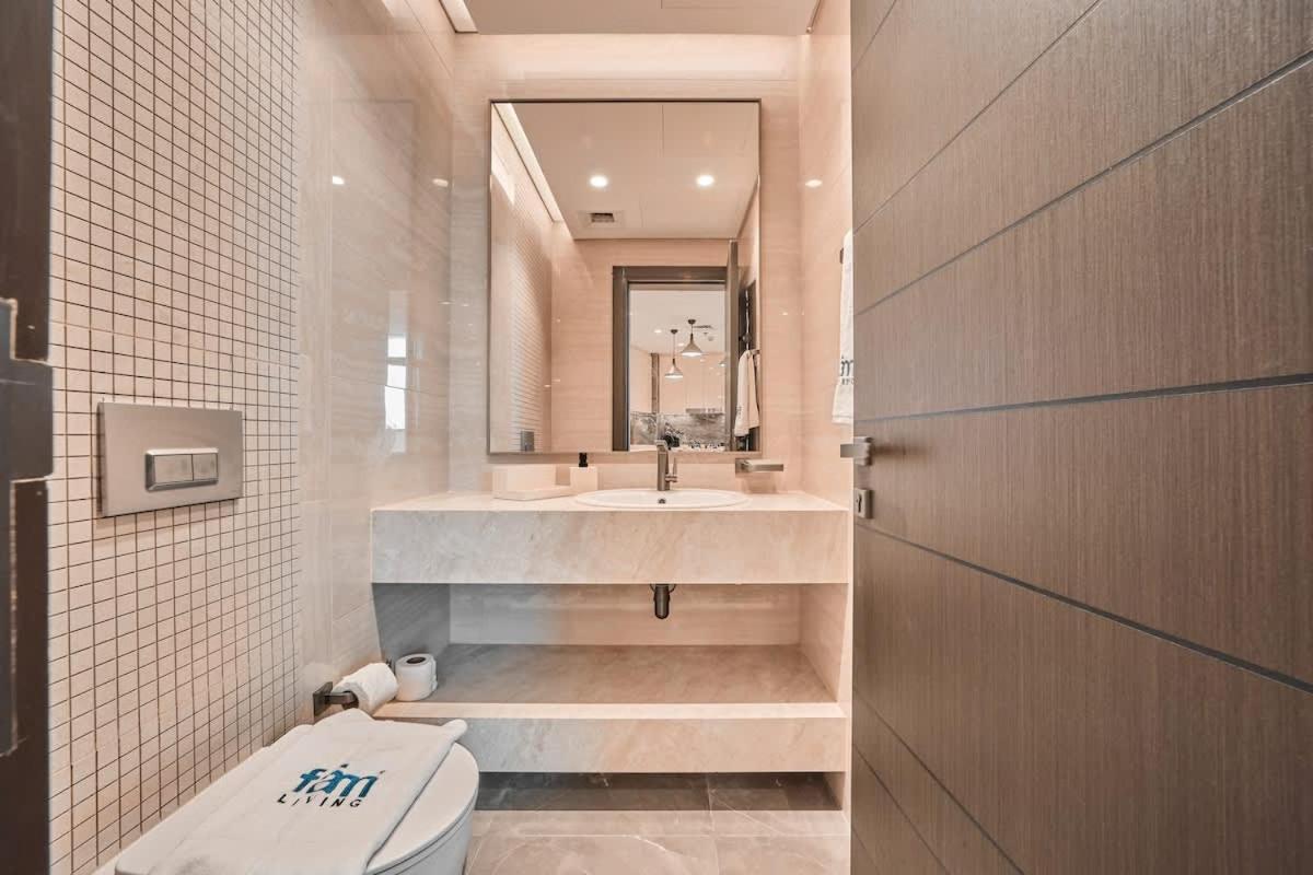 FAM Living Stylish 1BR in Nobles Tower Near Downtown