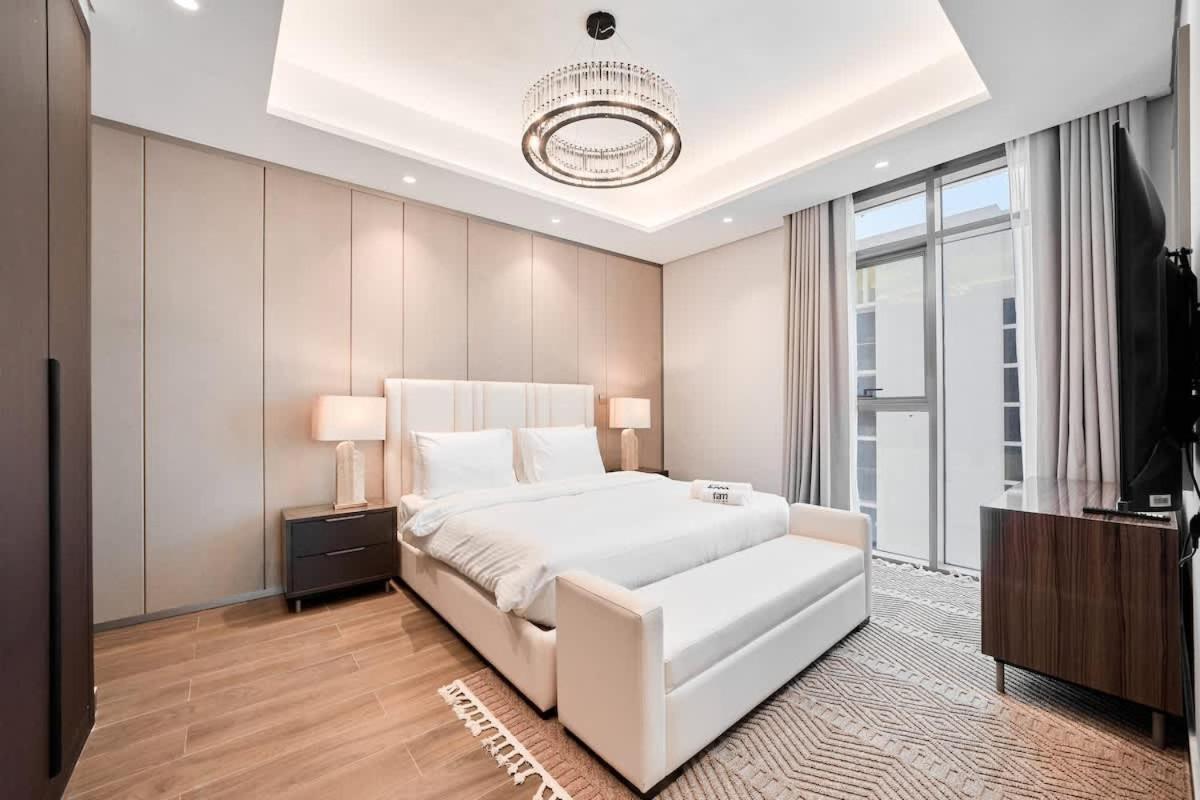 FAM Living Stylish 1BR in Nobles Tower Near Downtown