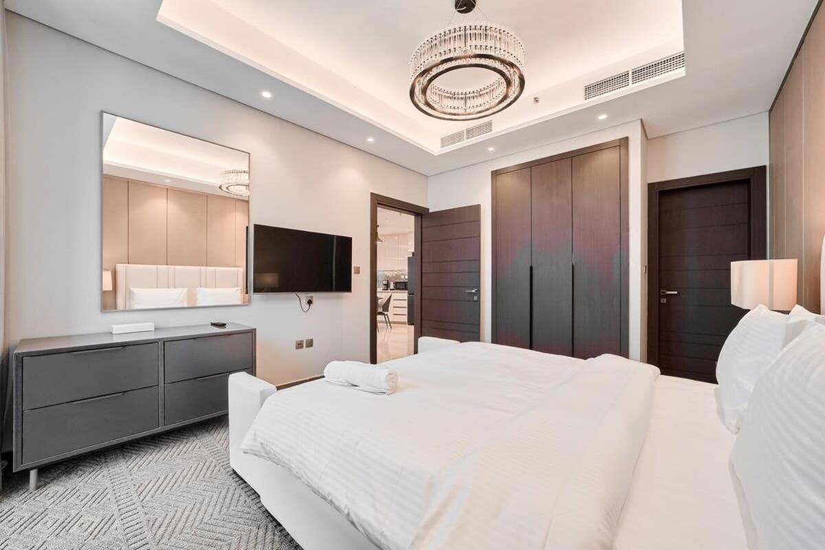 FAM Living Stylish 1BR in Nobles Tower Near Downtown