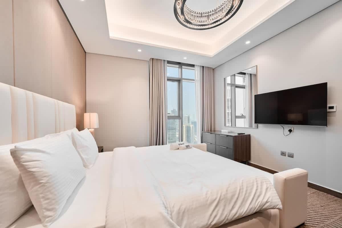 FAM Living Stylish 1BR in Nobles Tower Near Downtown