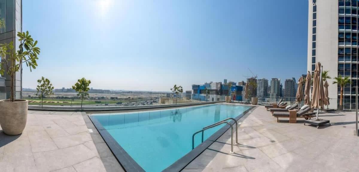 FAM Living Stylish 1BR in Nobles Tower Near Downtown