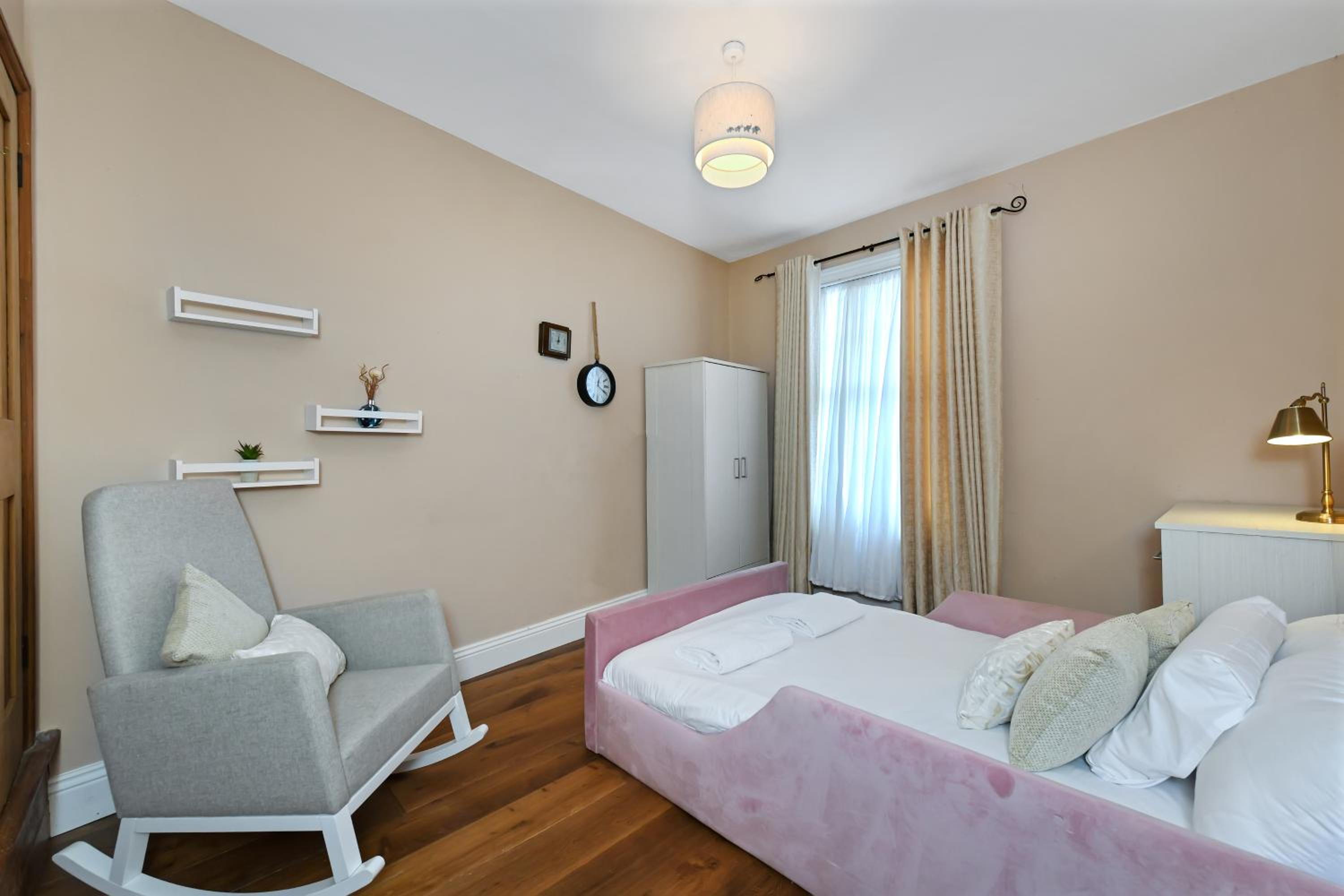 Convenient 3-Bed Near Bingham Station & Town Centre
