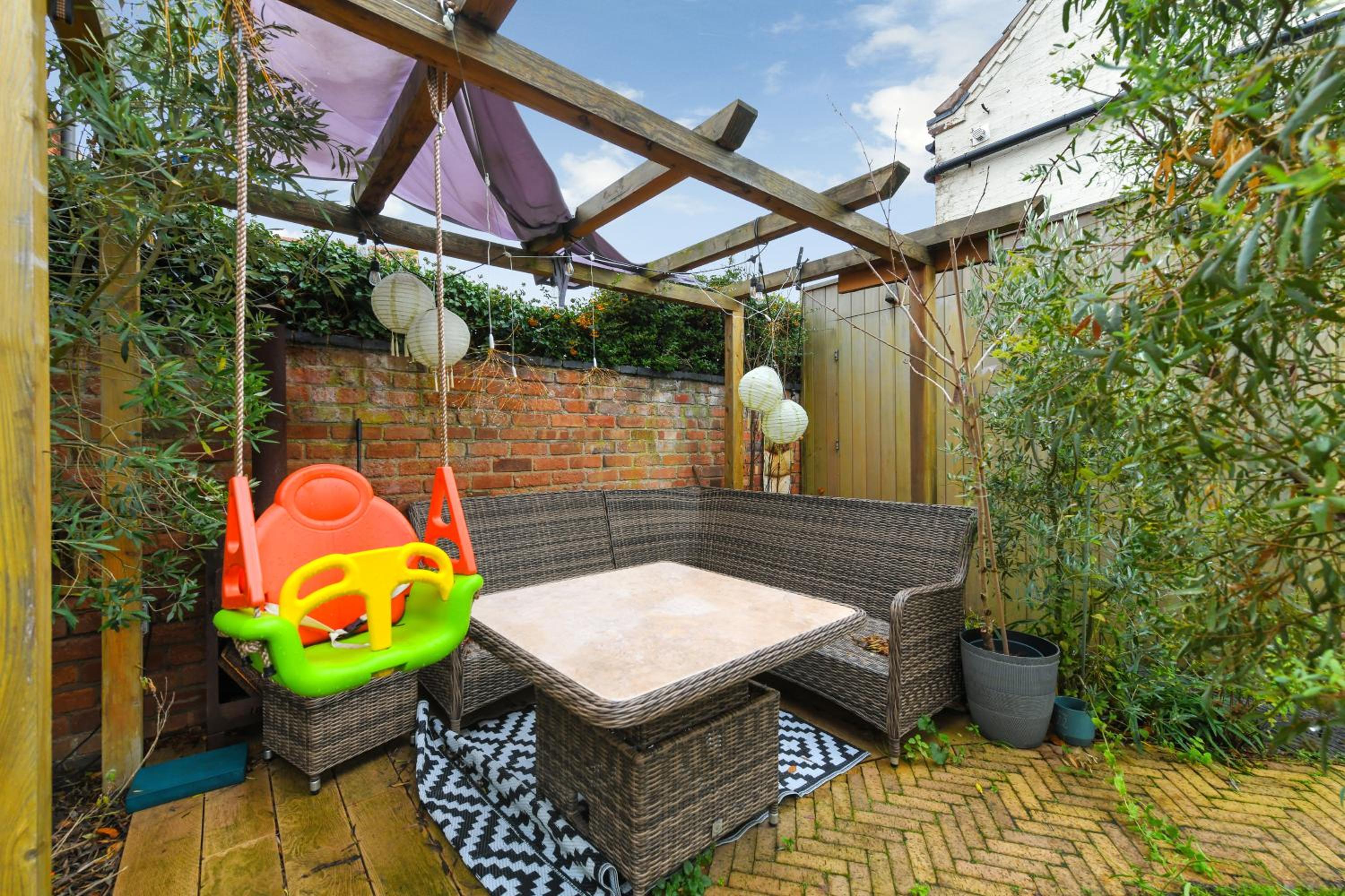 Convenient 3-Bed Near Bingham Station & Town Centre