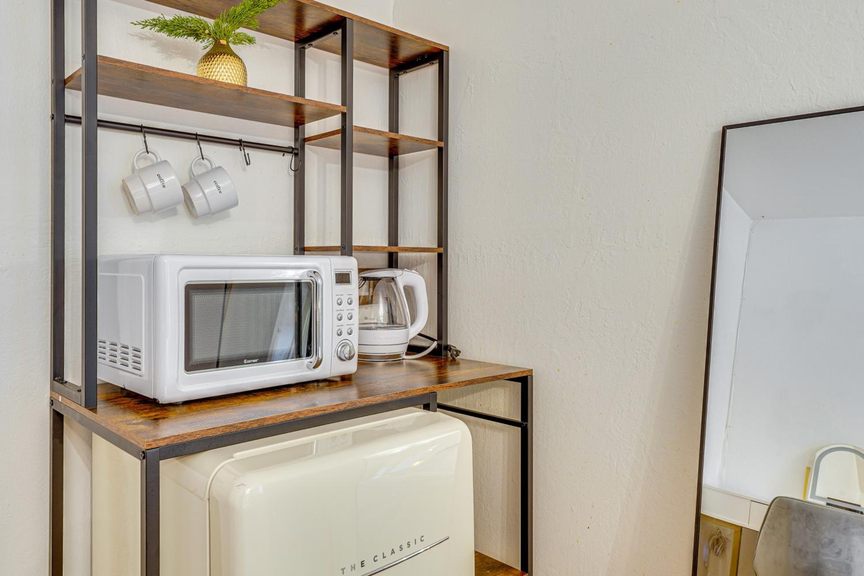 Work and Relax! Updated Walnut Creek Home with Office