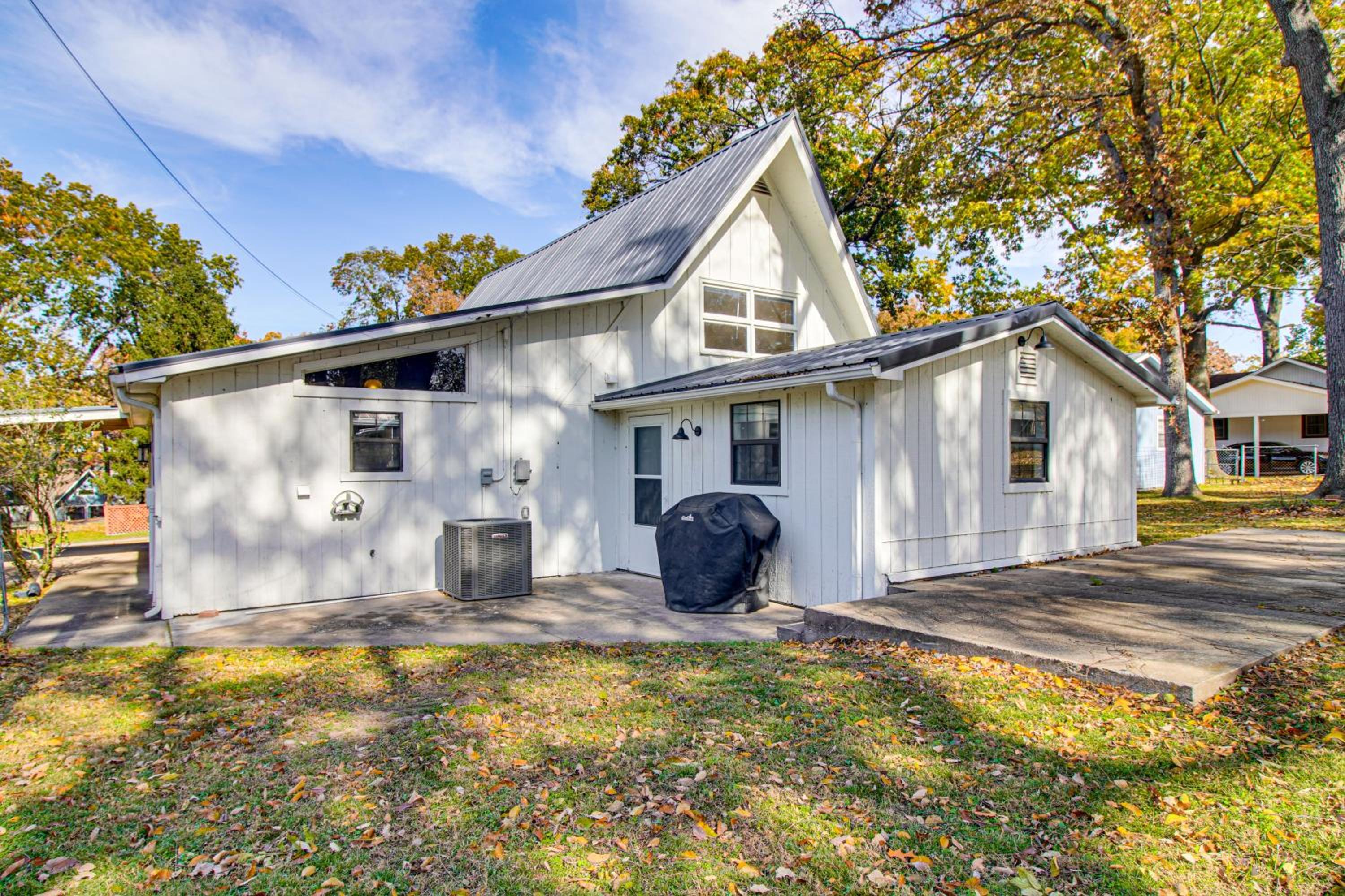 Walk to Grand Lake Family Escape in Afton!