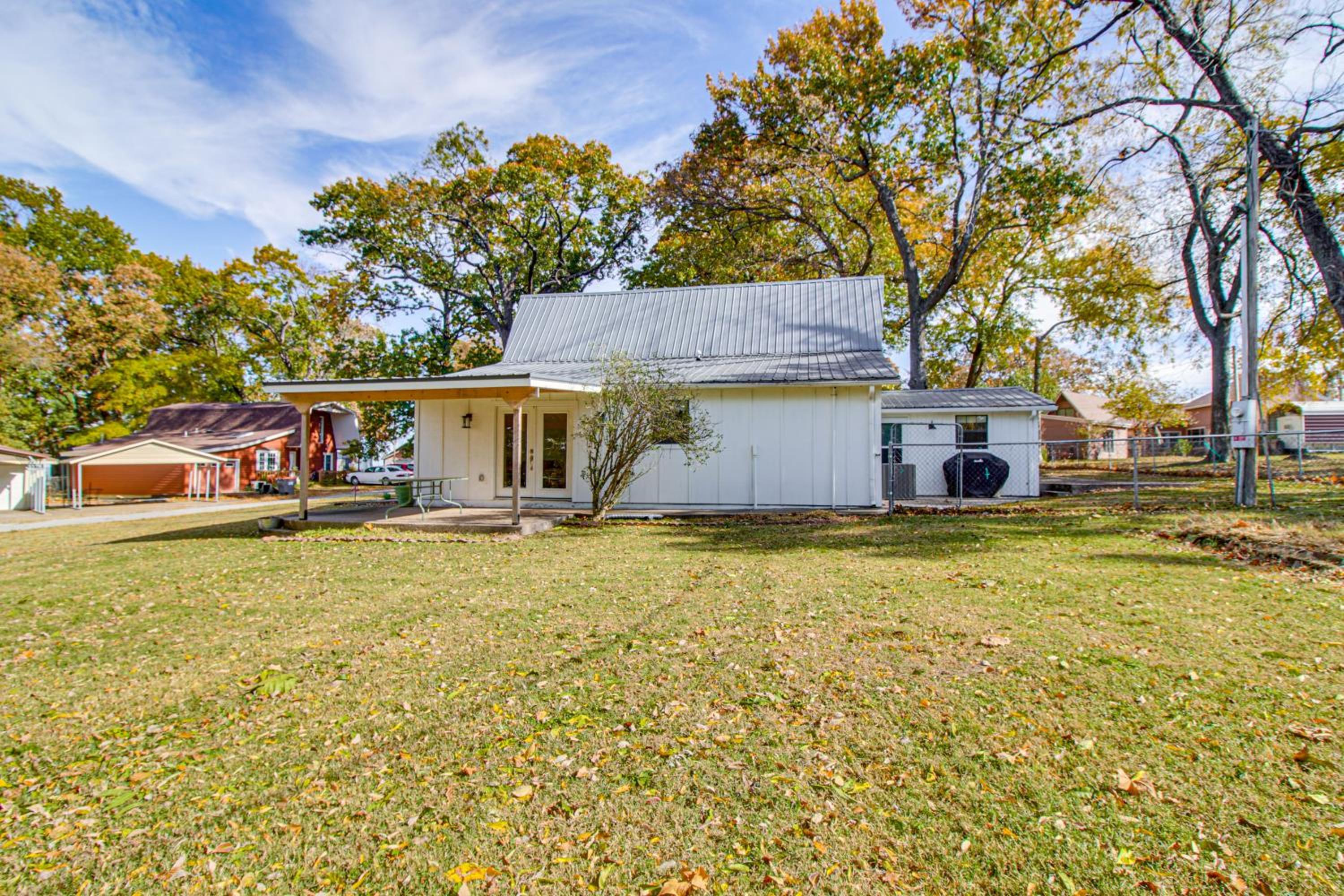 Walk to Grand Lake Family Escape in Afton!