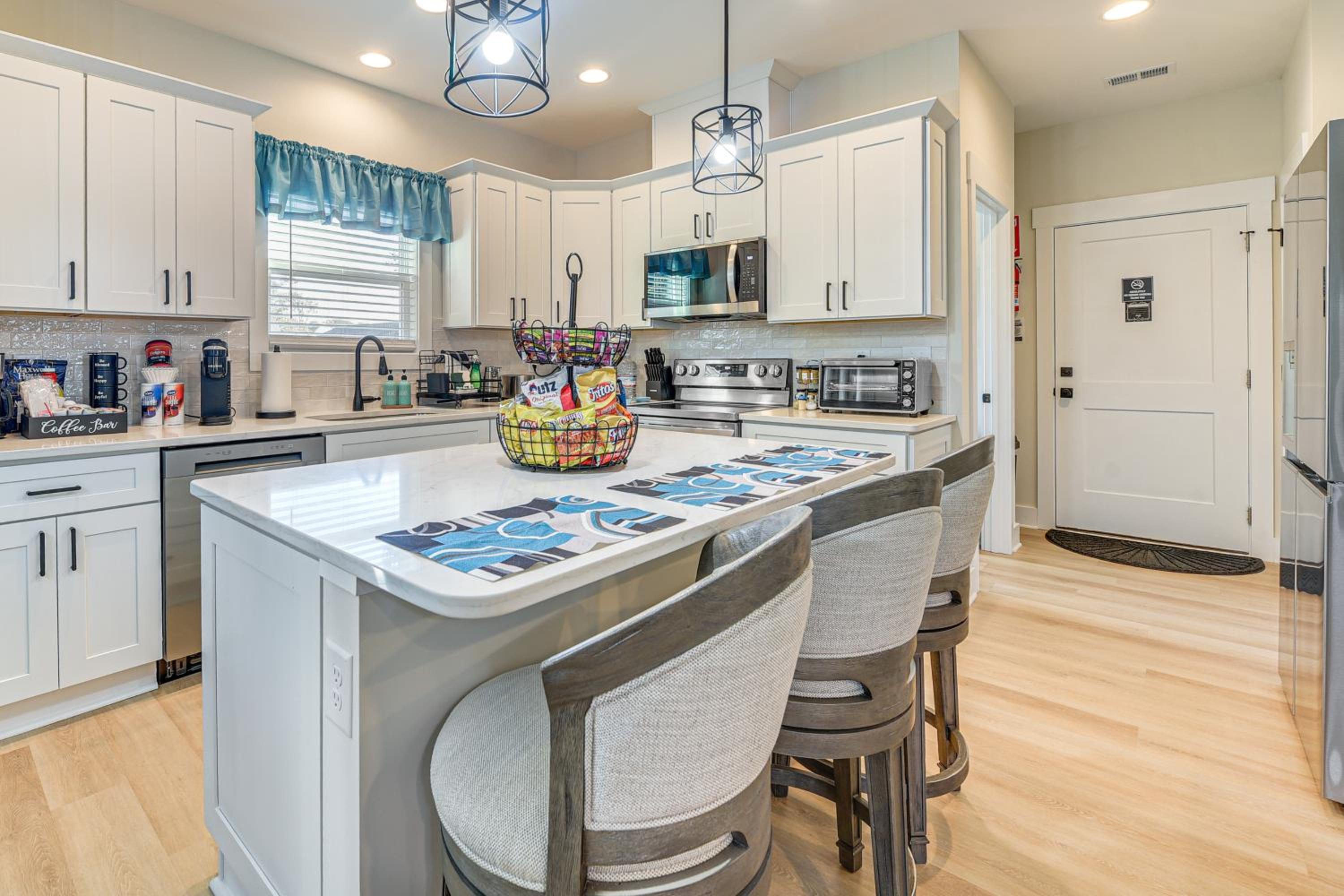 Hot Tub and Fire Pit Home Near Dtwn Little River!