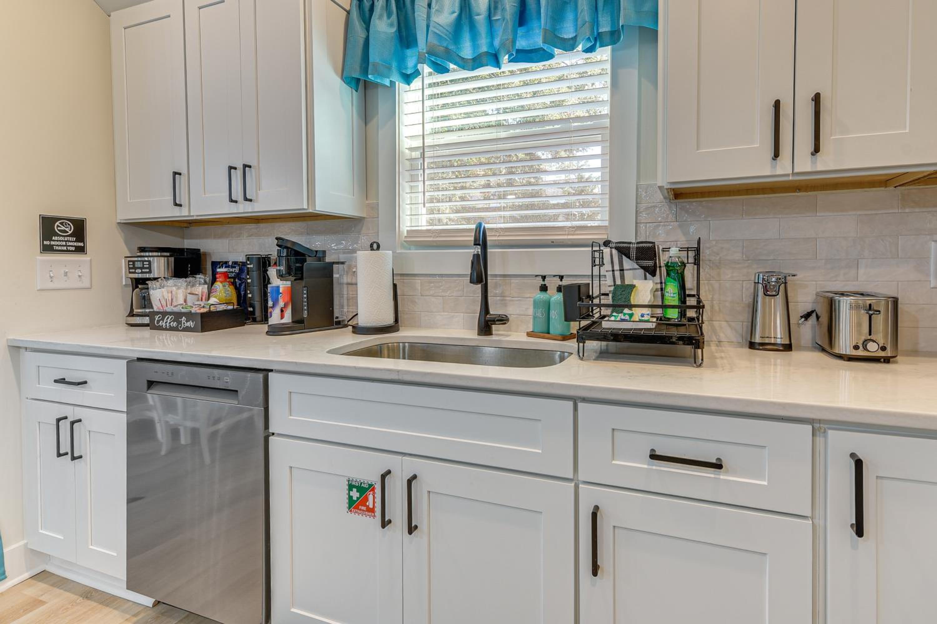 Hot Tub and Fire Pit Home Near Dtwn Little River!