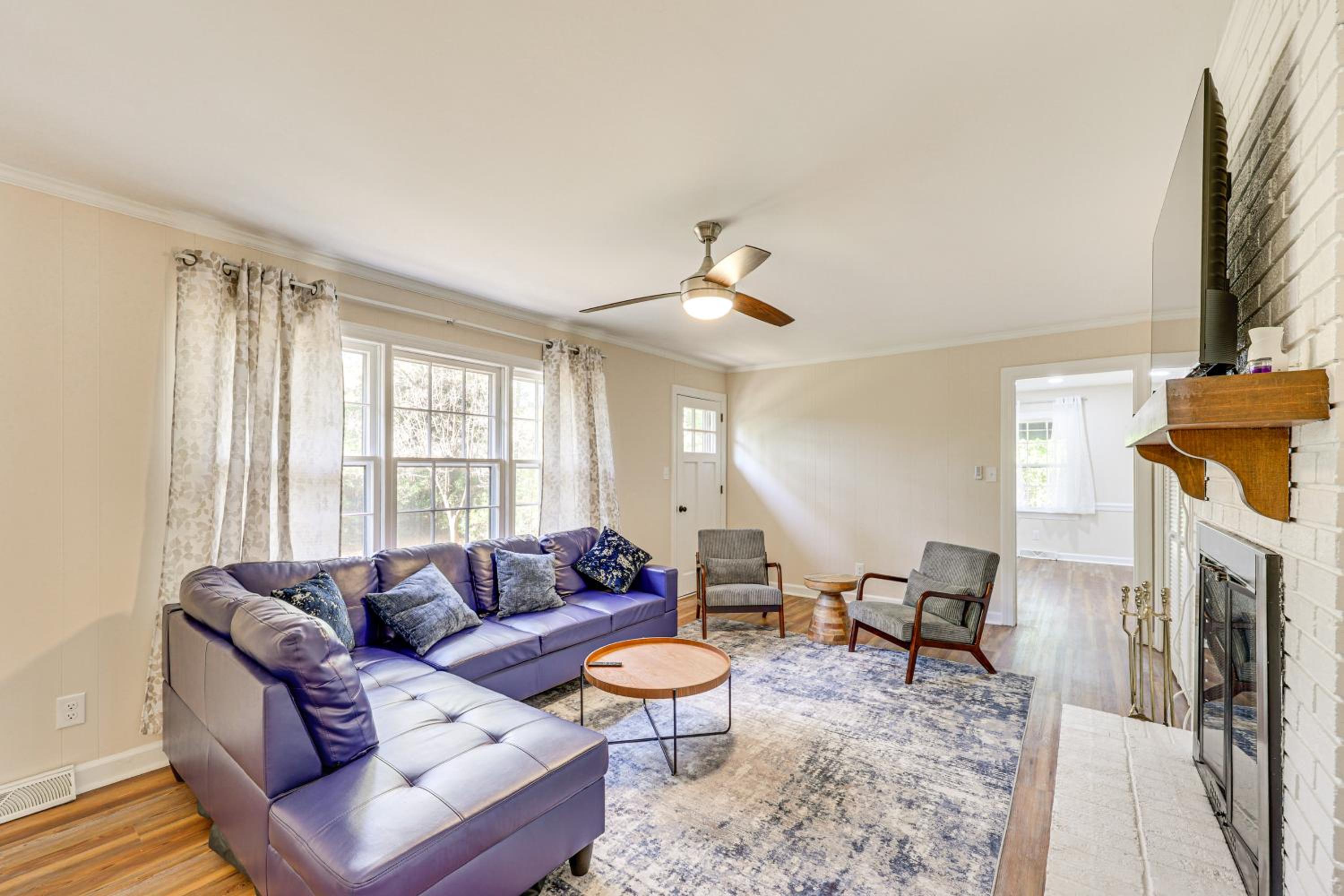 Comfort and Convenience! Home 3 Mi to Dtwn Wilson