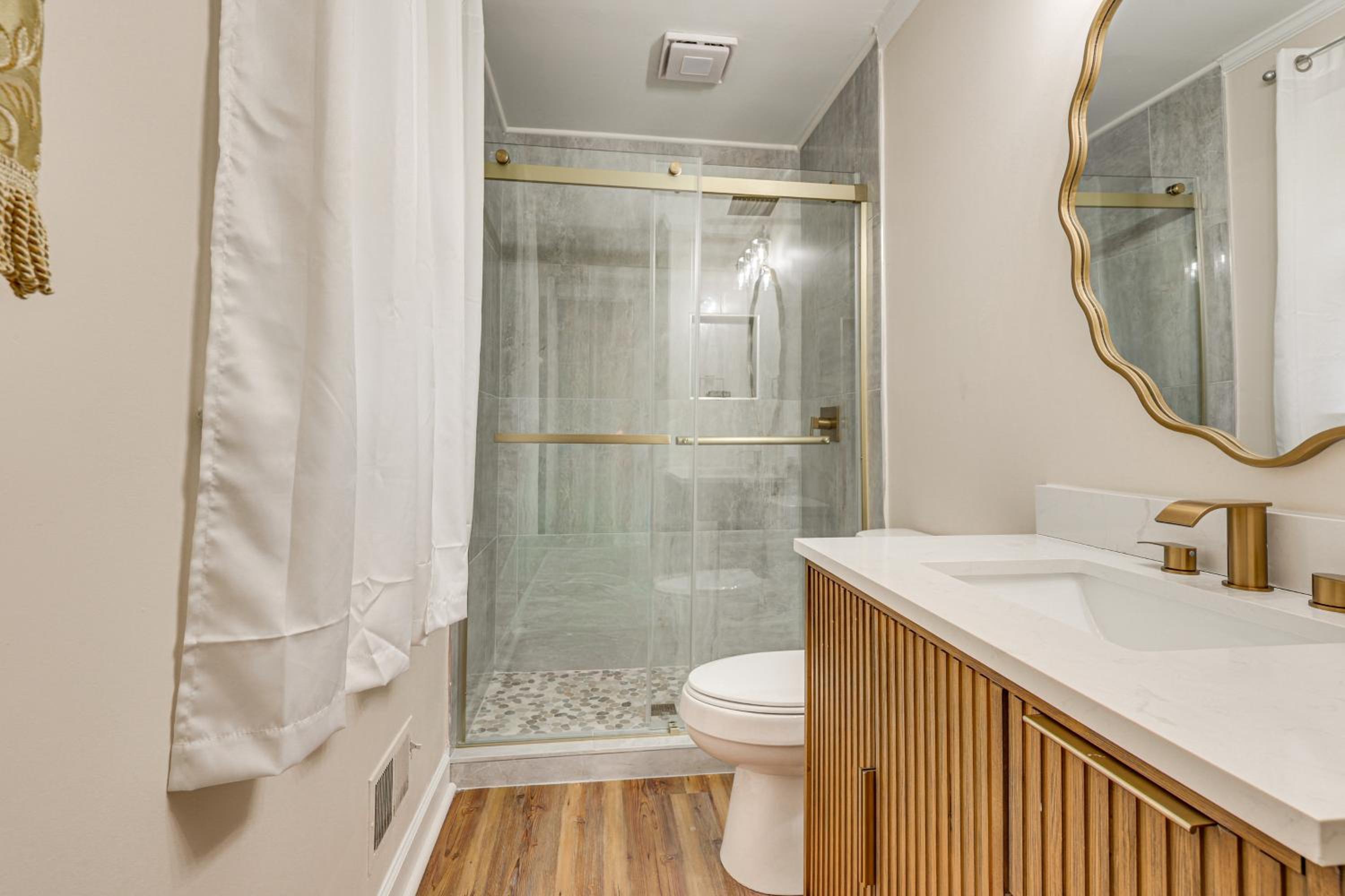 Comfort and Convenience! Home 3 Mi to Dtwn Wilson