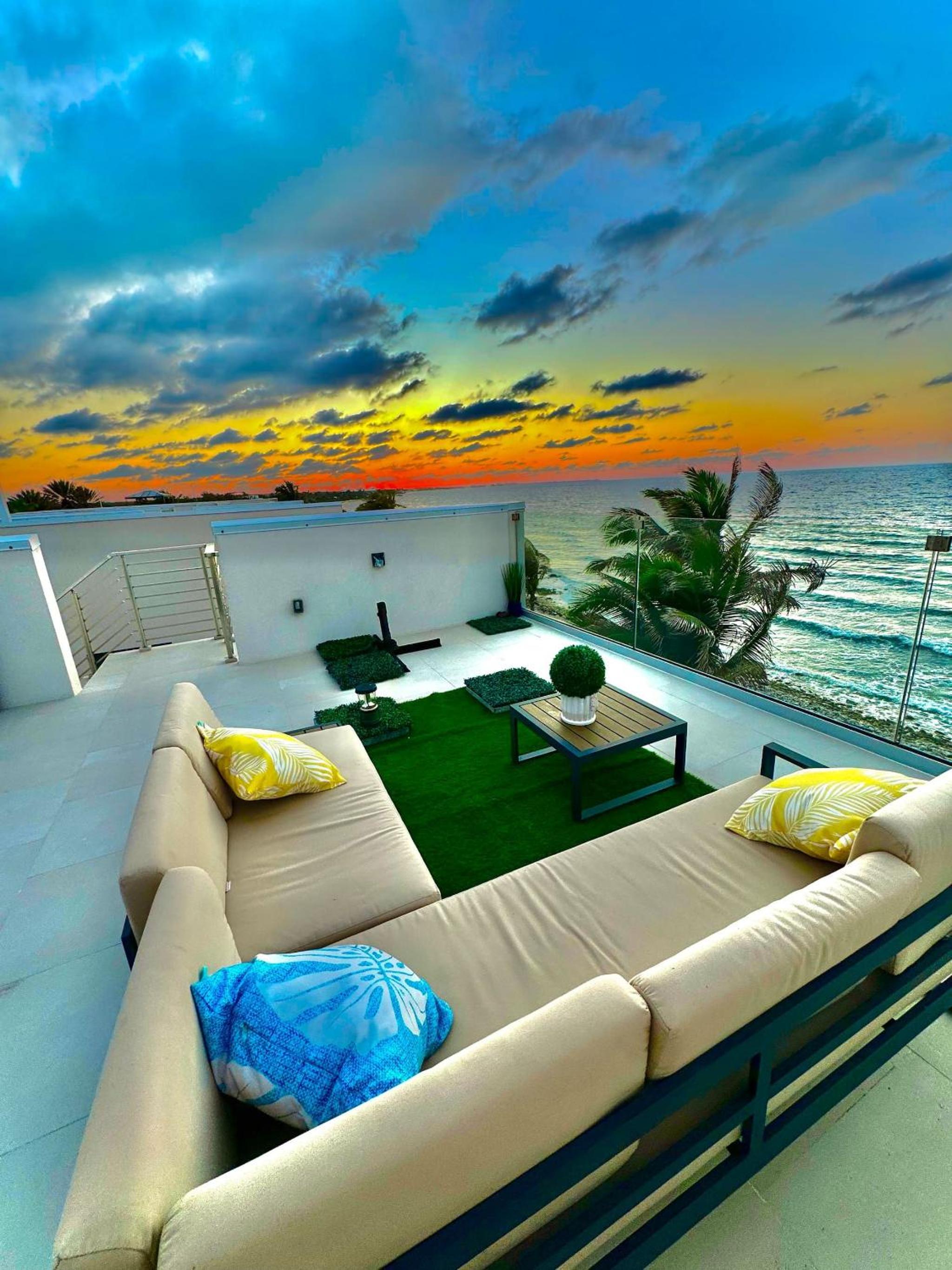 Oceanfront Rooftop luxury 2B2B residency pool beach in North Side, Grand Cayman