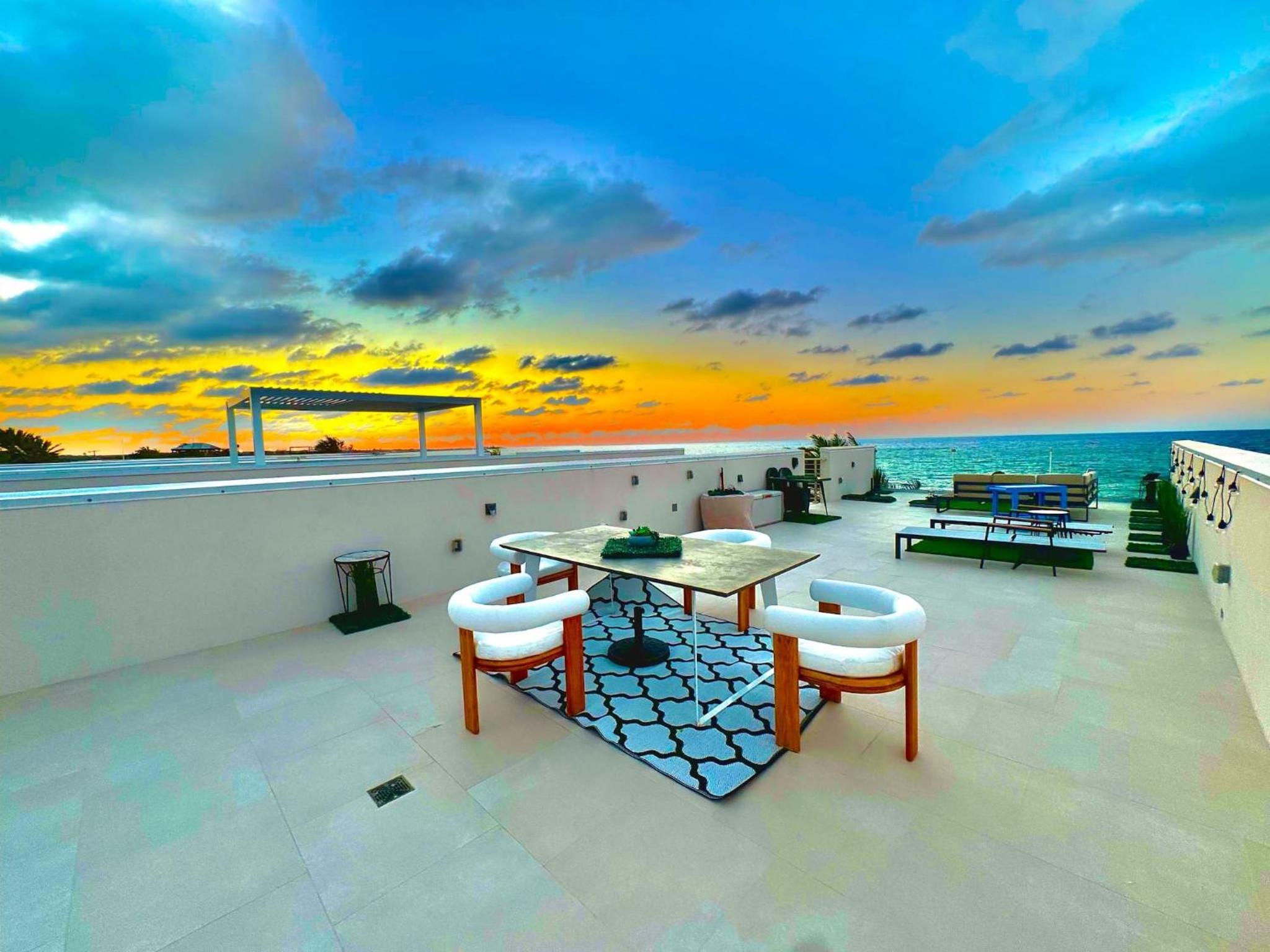 Oceanfront Rooftop luxury 2B2B residency pool beach in North Side, Grand Cayman