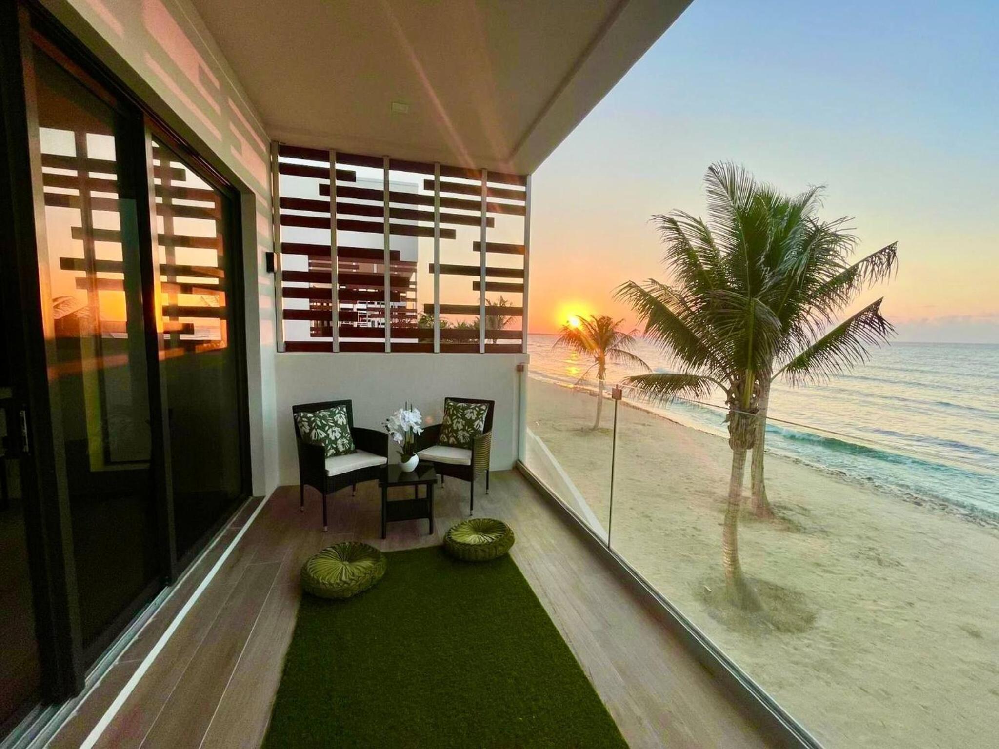 Oceanfront Rooftop luxury 2B2B residency pool beach in North Side, Grand Cayman