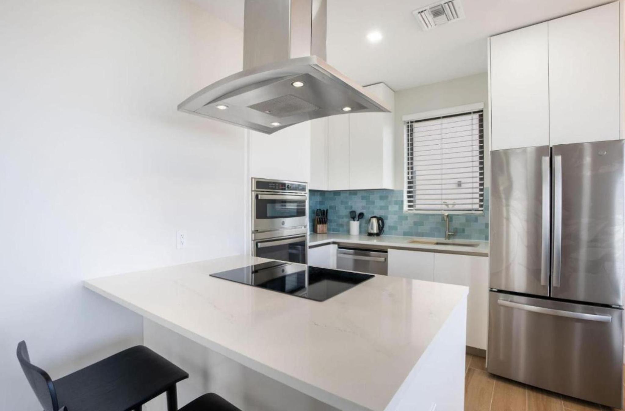 Oceanfront Rooftop luxury 2B2B residency pool beach in North Side, Grand Cayman