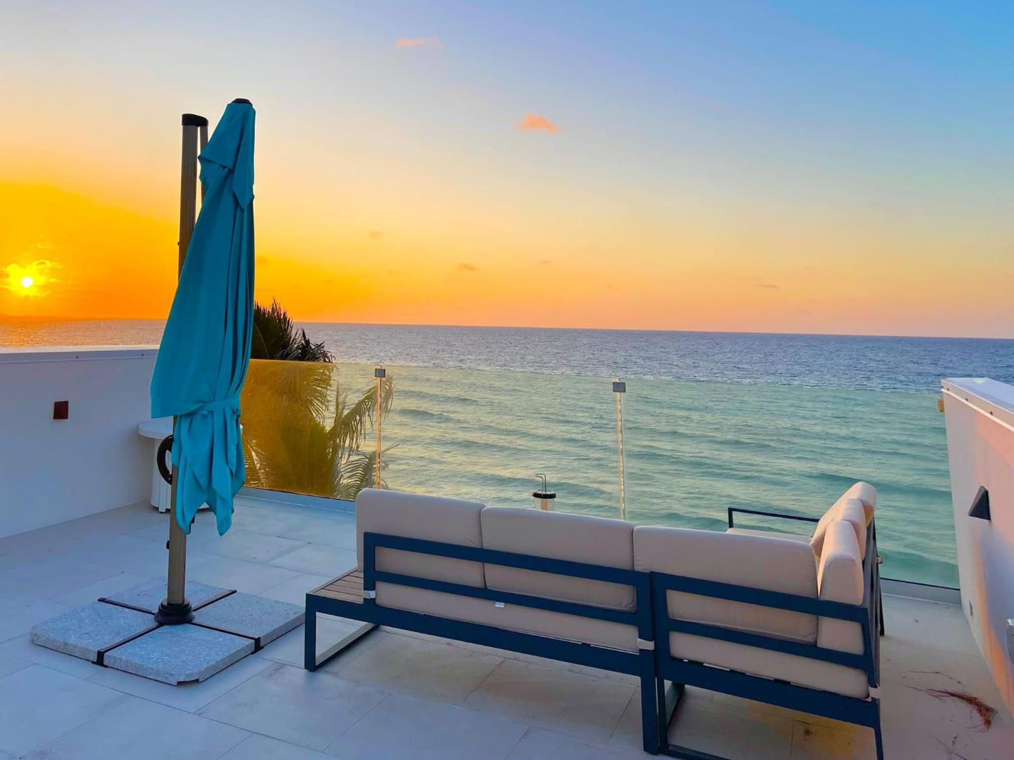 Oceanfront Rooftop luxury 2B2B residency pool beach in North Side, Grand Cayman