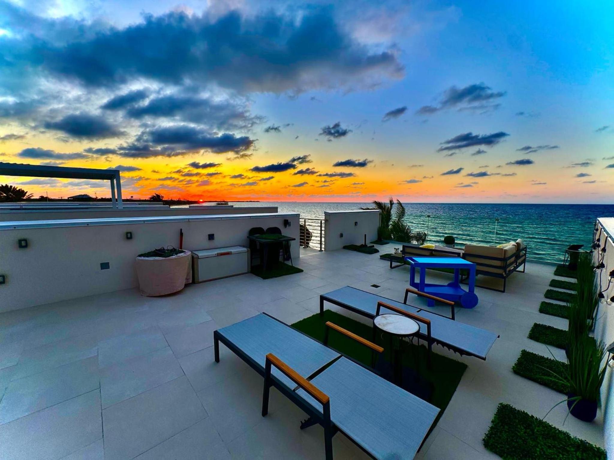Oceanfront Rooftop luxury 2B2B residency pool beach in North Side, Grand Cayman