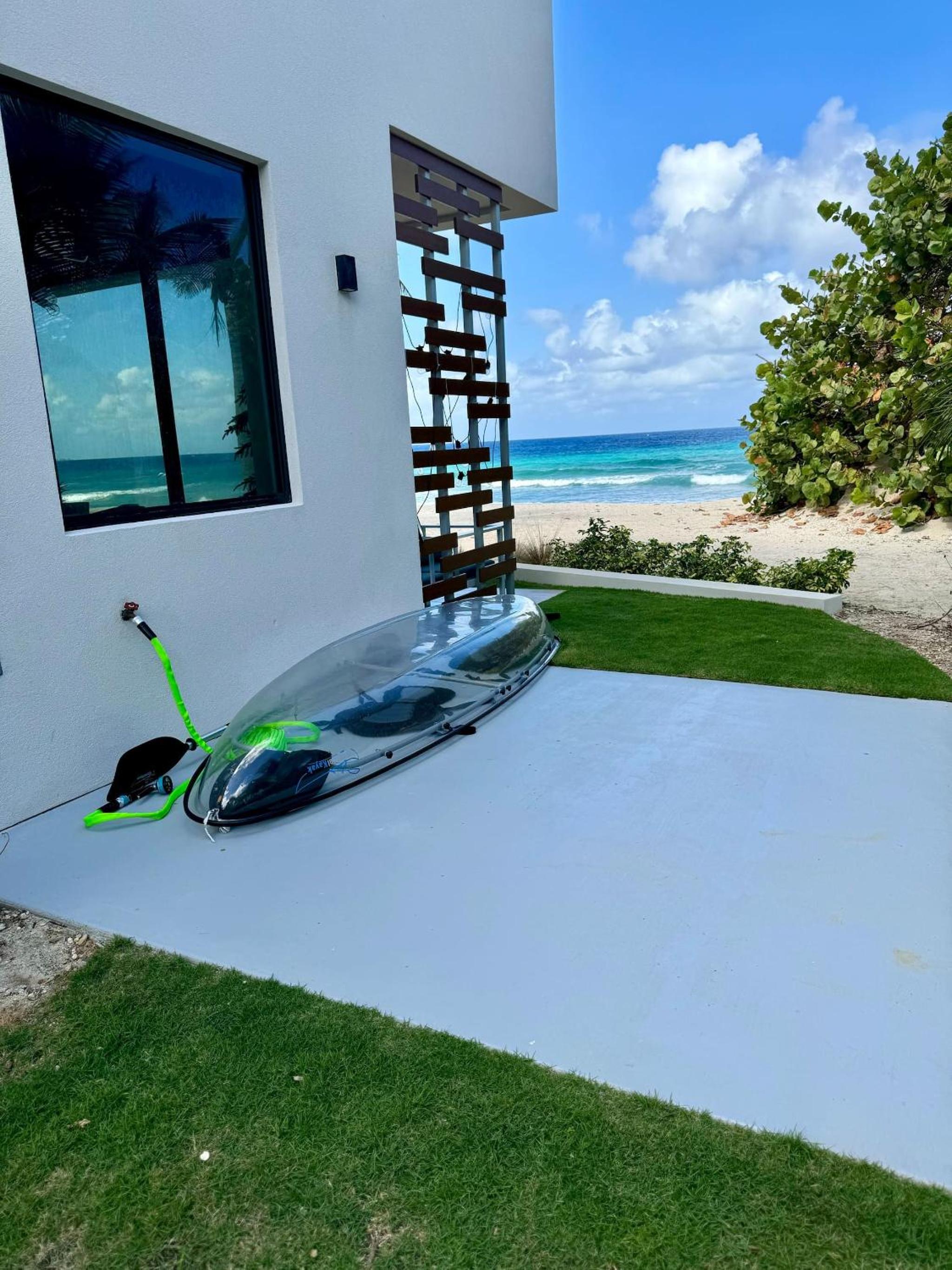 Oceanfront Rooftop luxury 2B2B residency pool beach in North Side, Grand Cayman