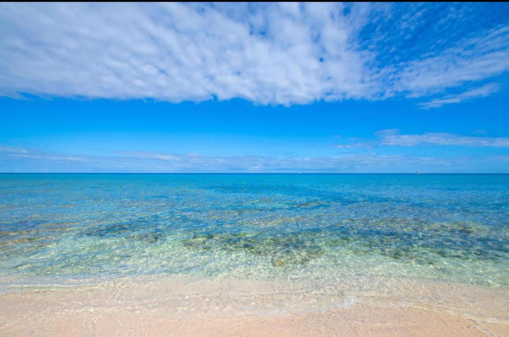 Oceanfront Rooftop luxury 2B2B residency pool beach in North Side, Grand Cayman