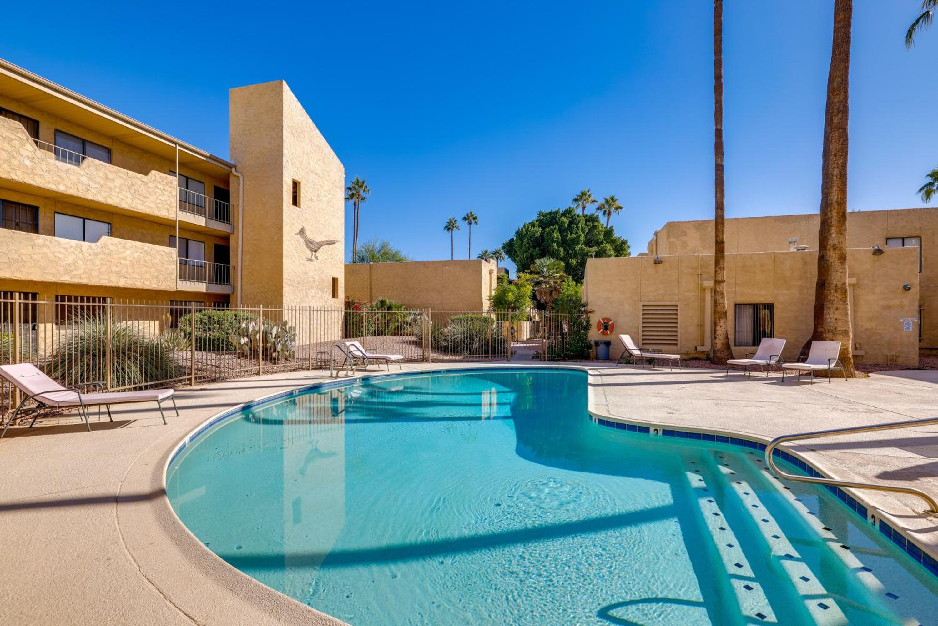 Walk to Canal Trail! Condo with Pool in Scottsdale