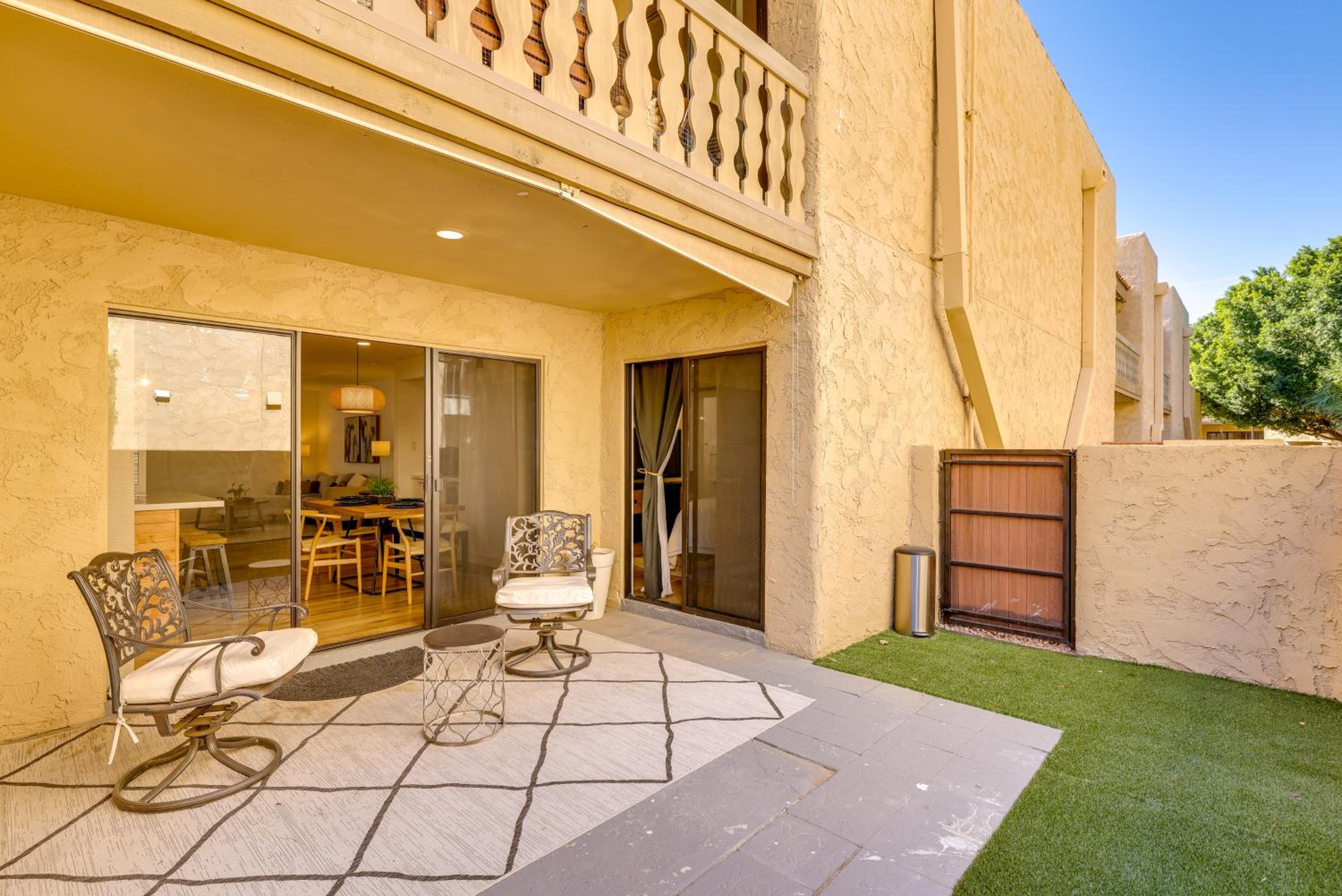 Walk to Canal Trail! Condo with Pool in Scottsdale