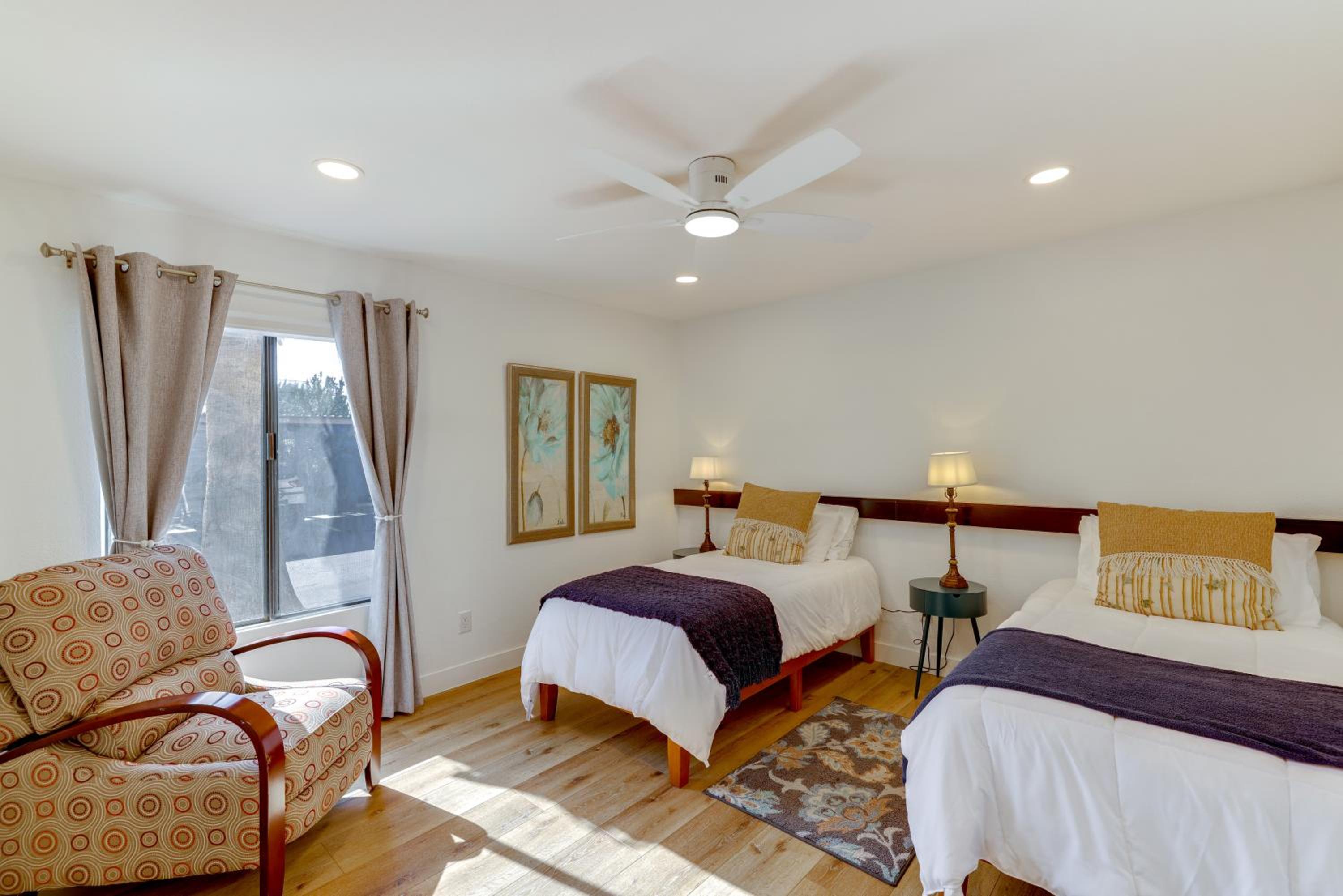 Walk to Canal Trail! Condo with Pool in Scottsdale
