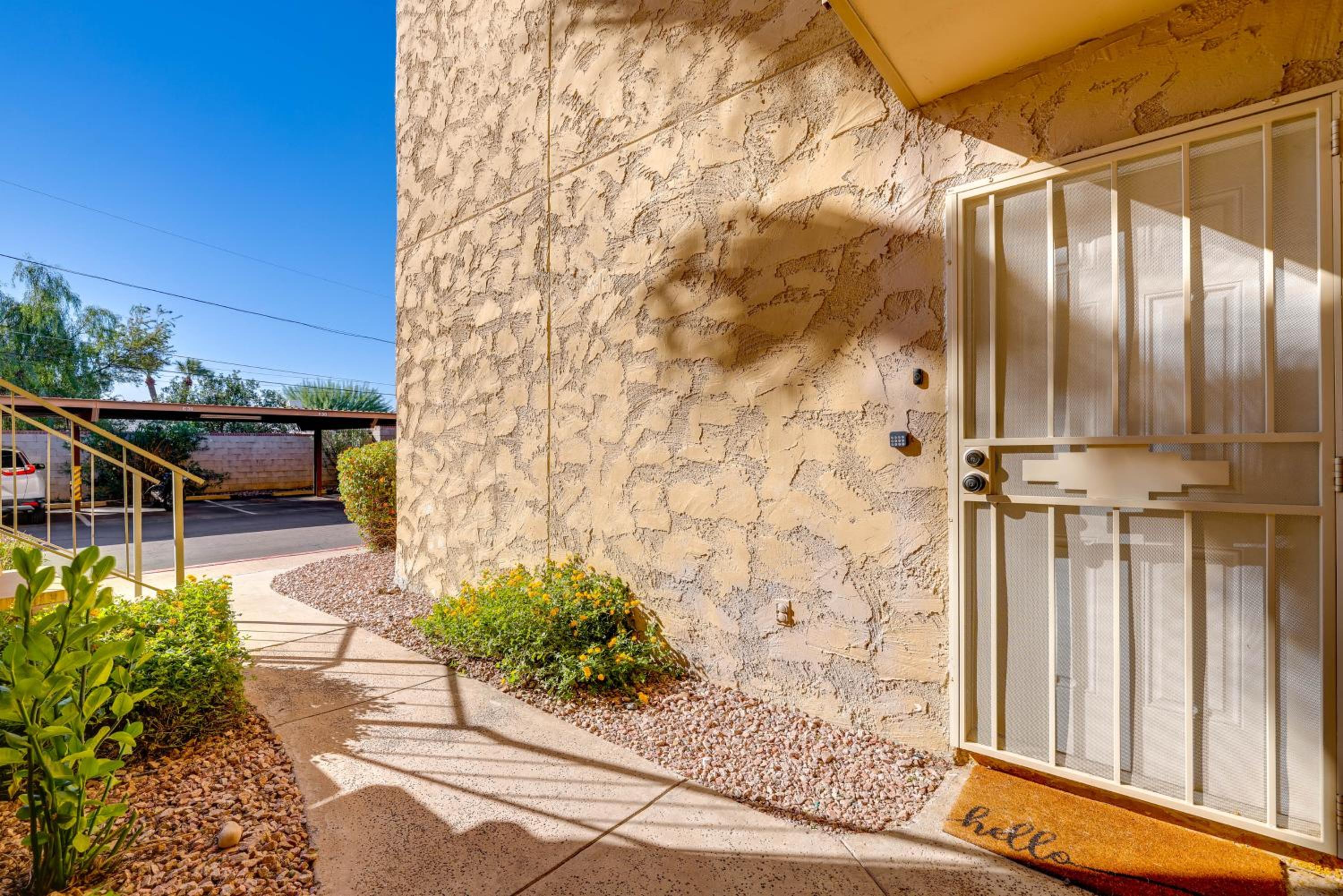 Walk to Canal Trail! Condo with Pool in Scottsdale
