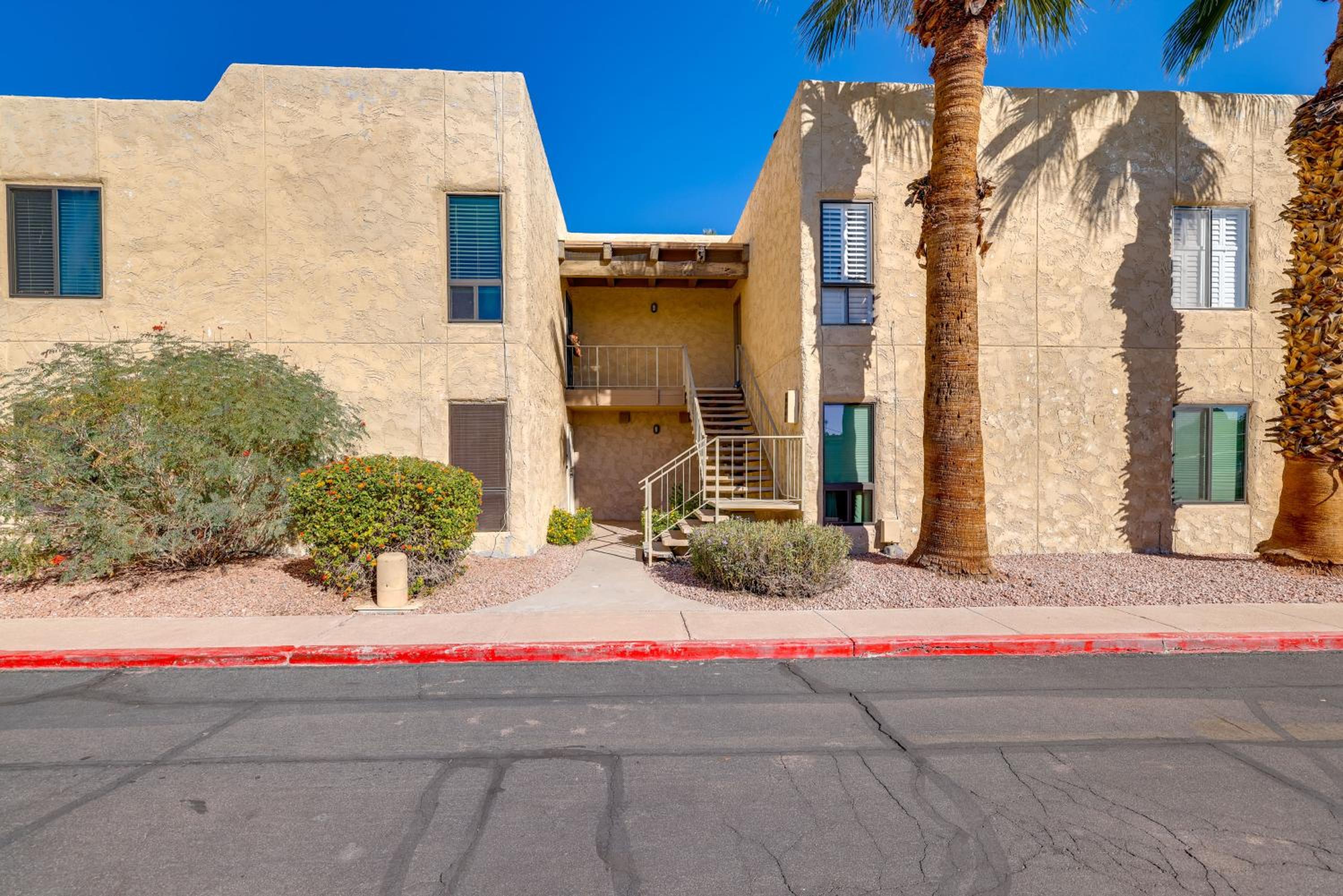 Walk to Canal Trail! Condo with Pool in Scottsdale