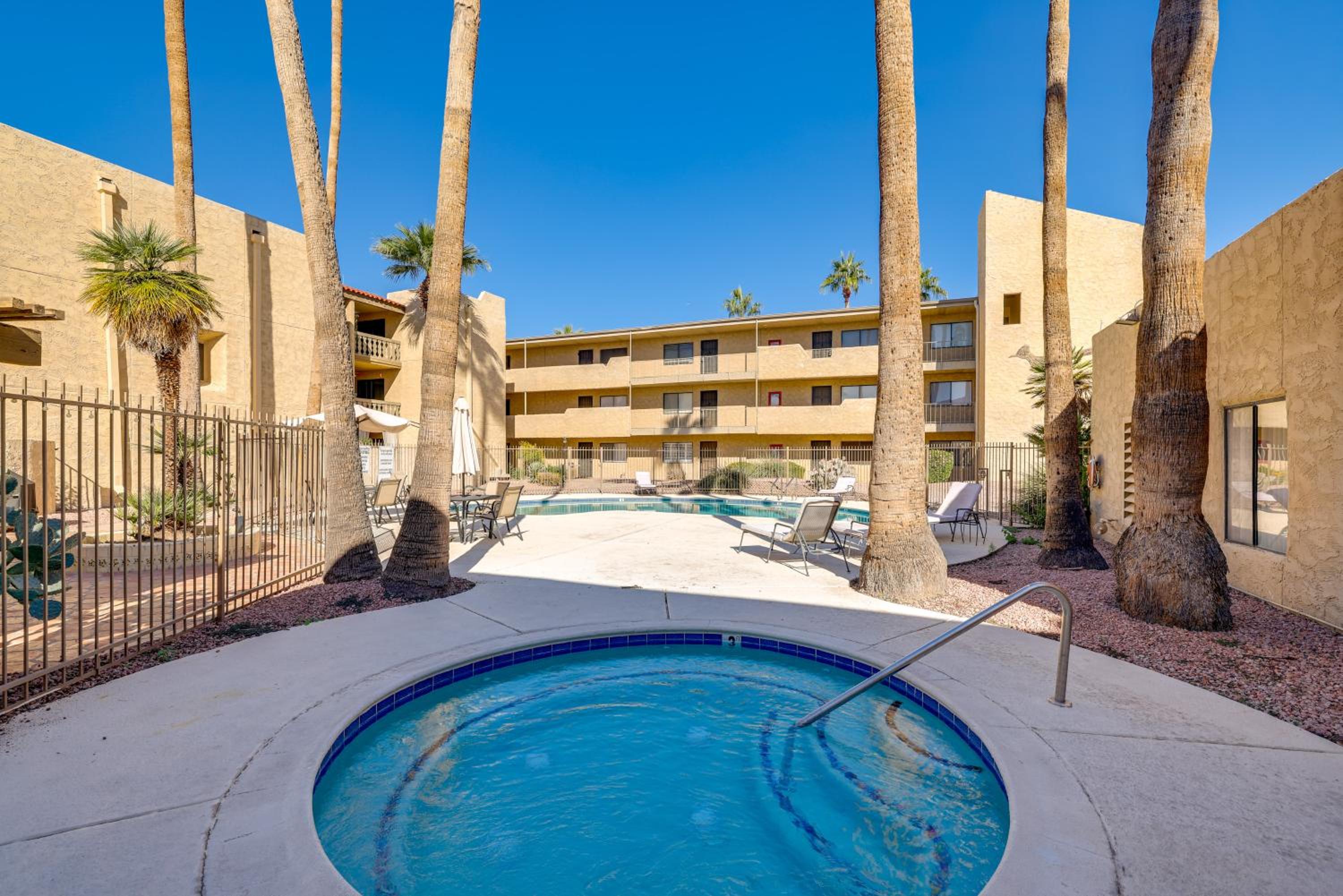 Walk to Canal Trail! Condo with Pool in Scottsdale