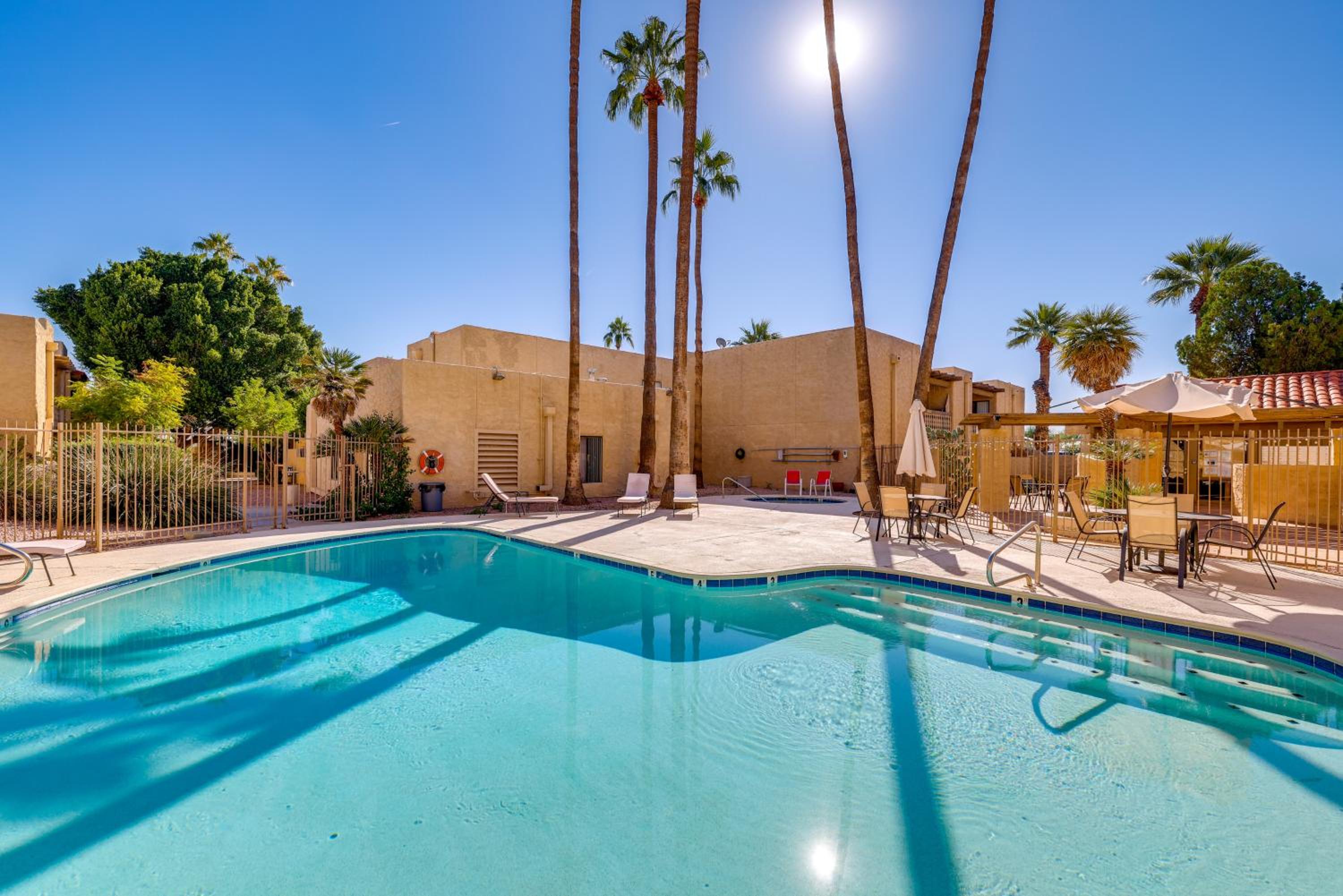 Walk to Canal Trail! Condo with Pool in Scottsdale