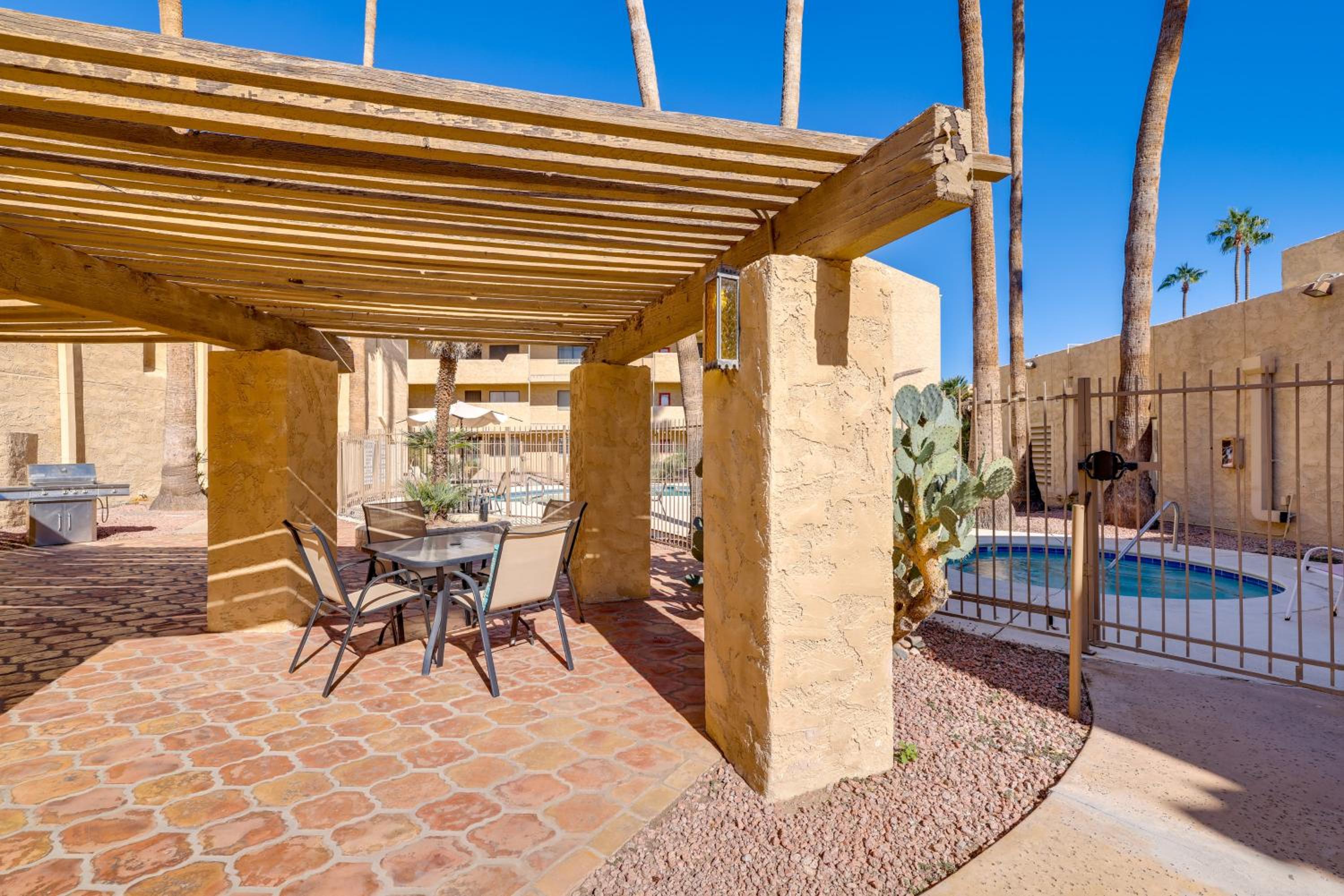 Walk to Canal Trail! Condo with Pool in Scottsdale