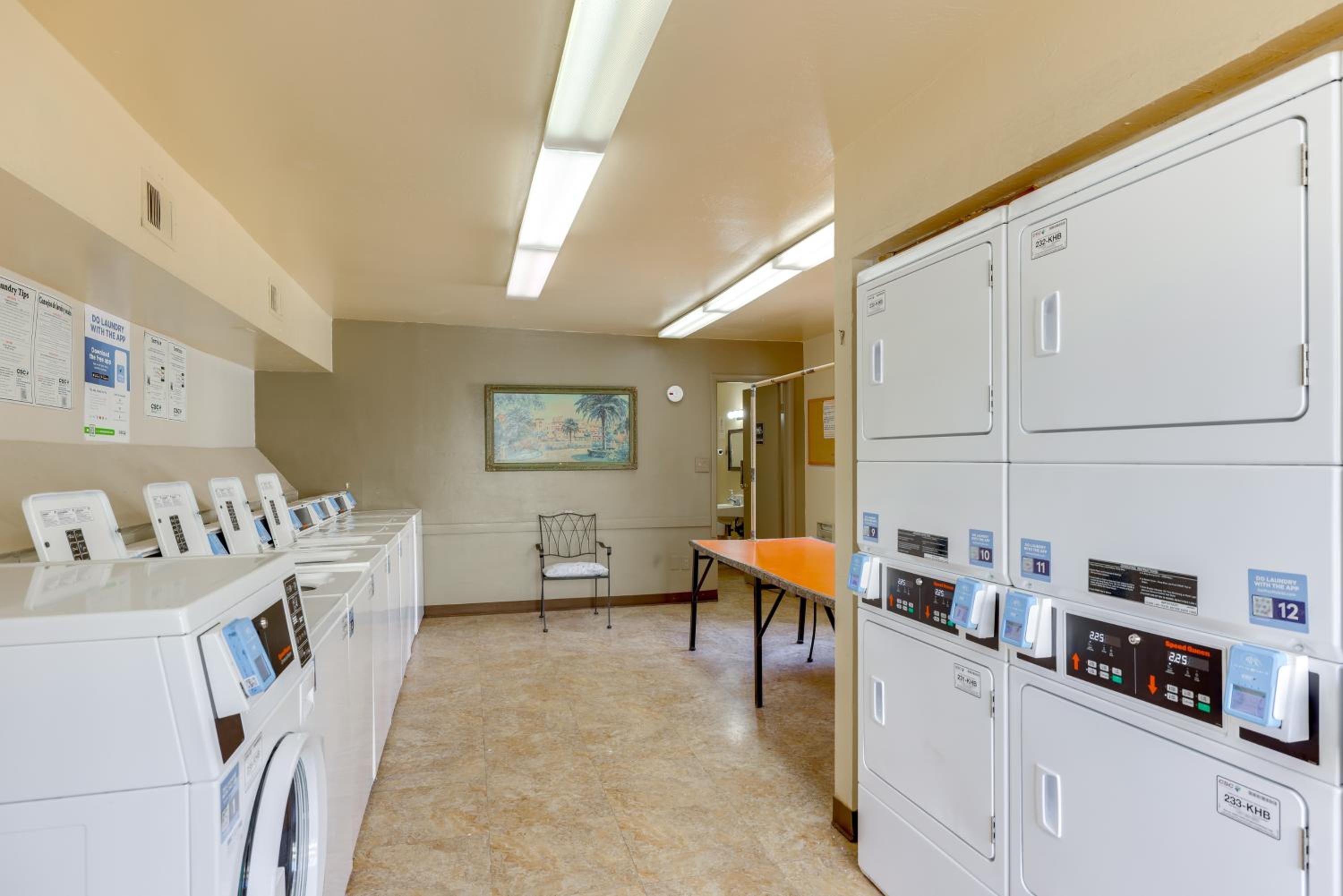 Walk to Canal Trail! Condo with Pool in Scottsdale