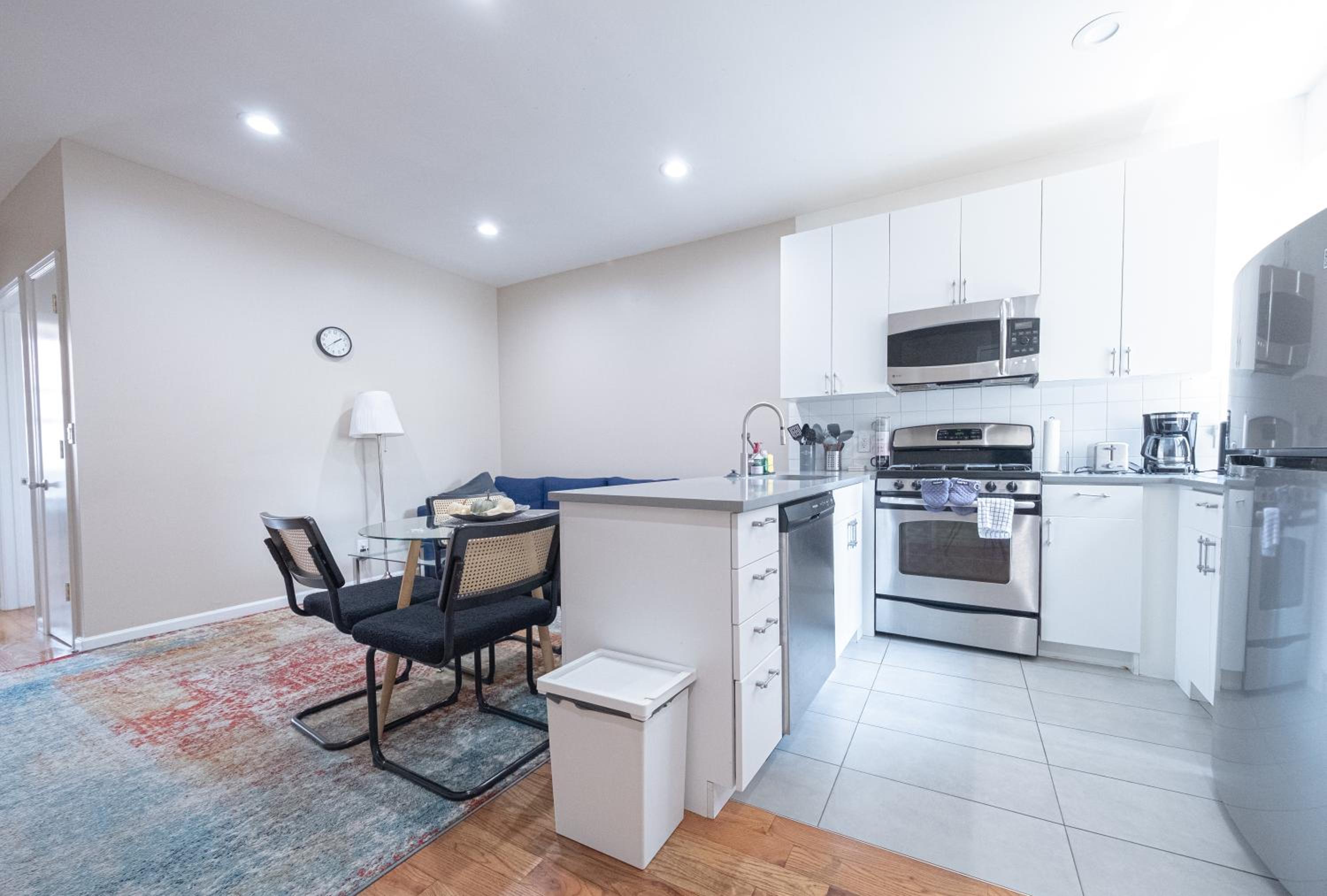 3BR apt two blocks to Central Park elevator, laundry, virtual doorman