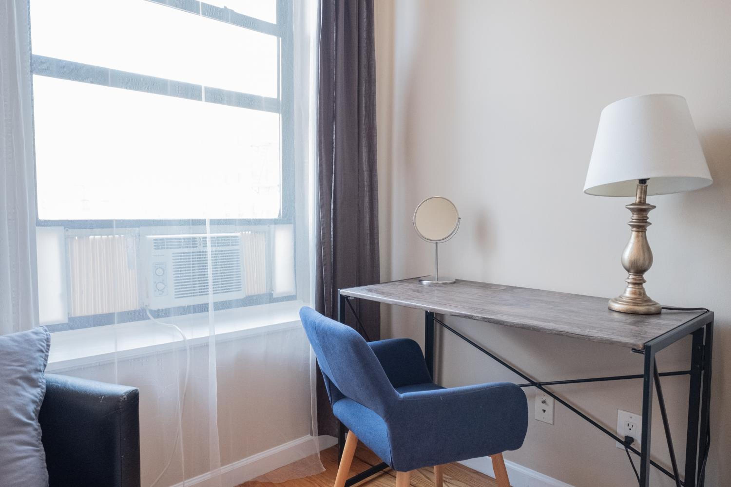 3BR apt two blocks to Central Park elevator, laundry, virtual doorman