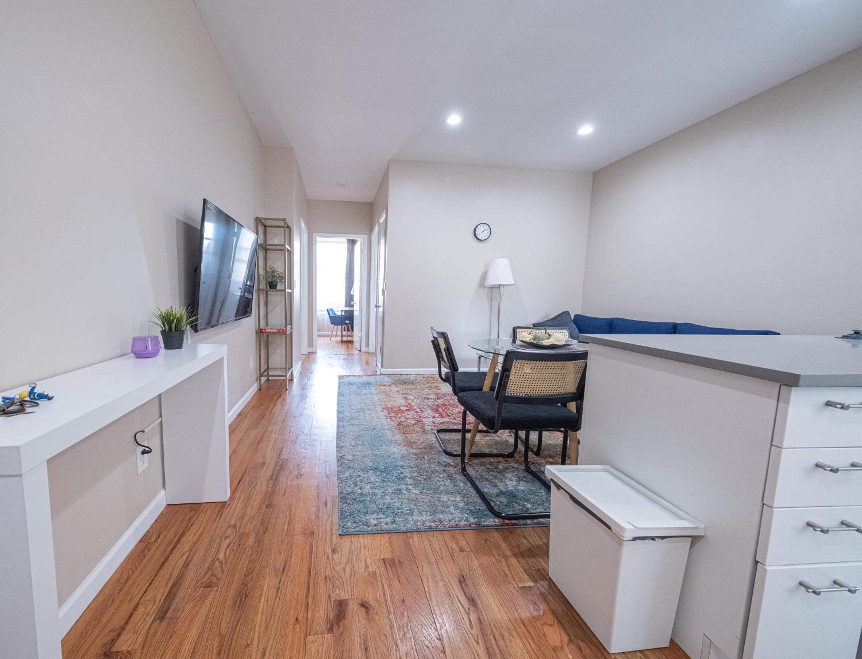 3BR apt two blocks to Central Park elevator, laundry, virtual doorman