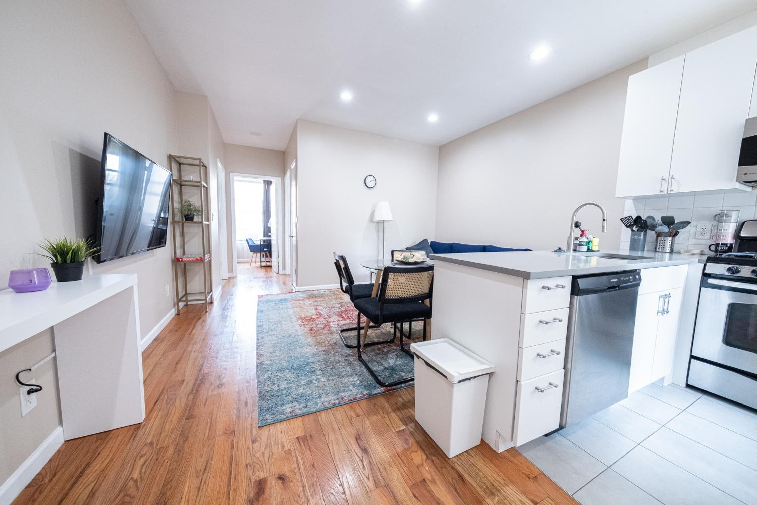 3BR apt two blocks to Central Park elevator, laundry, virtual doorman