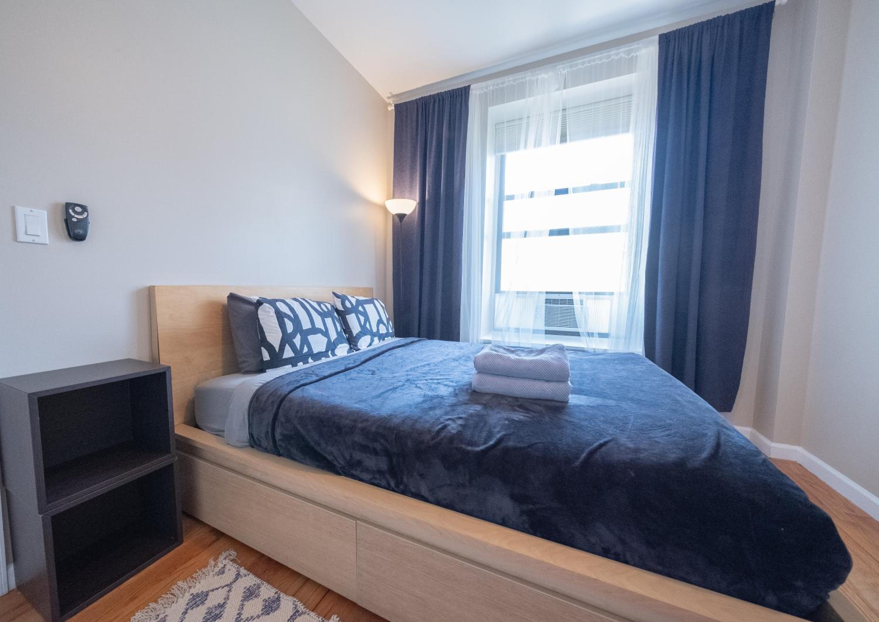 3BR apt two blocks to Central Park elevator, laundry, virtual doorman