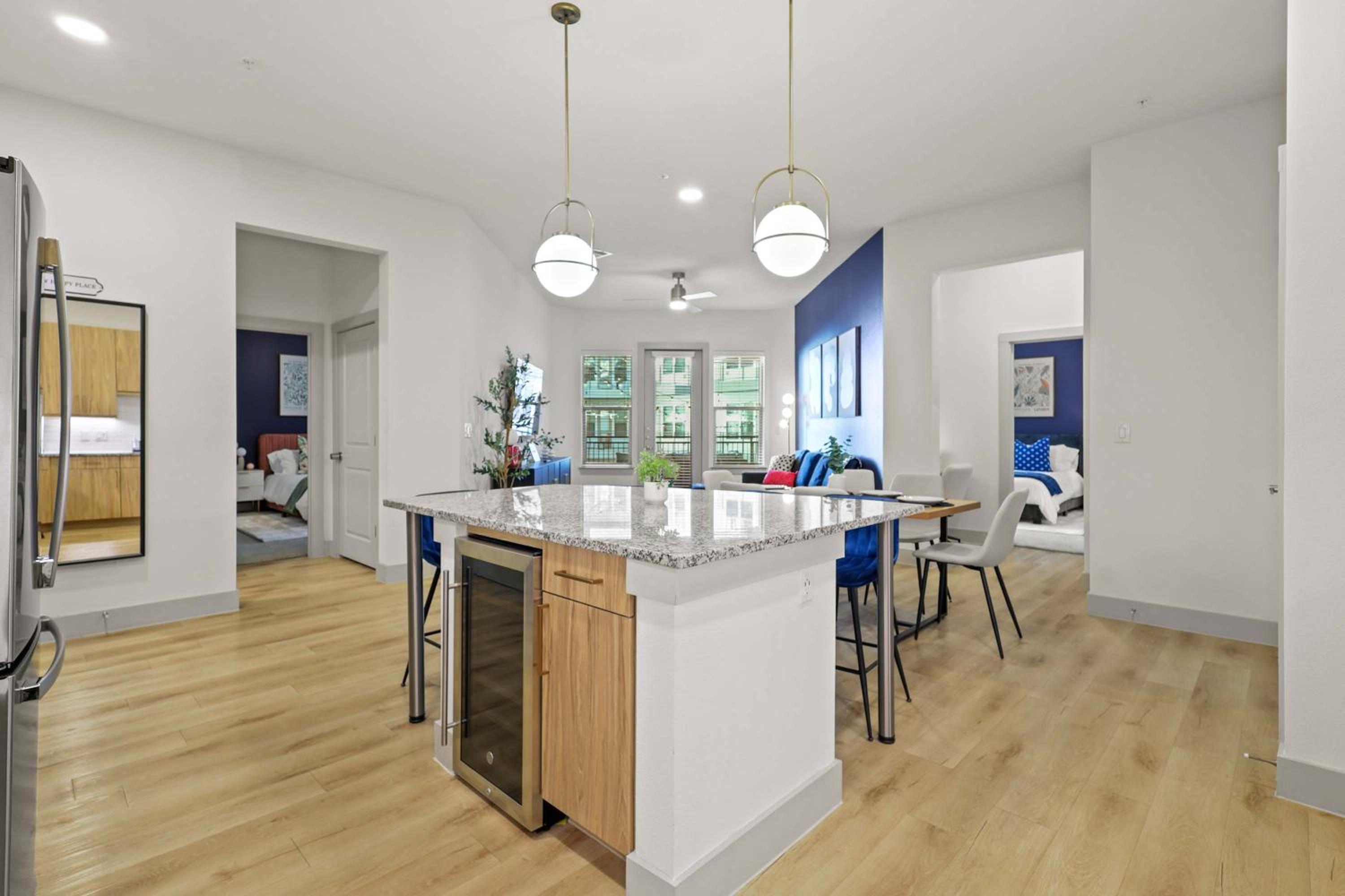 Stylish 2BR Apartment, Near Galleria Dallas, Free Parking, Gym & Pool