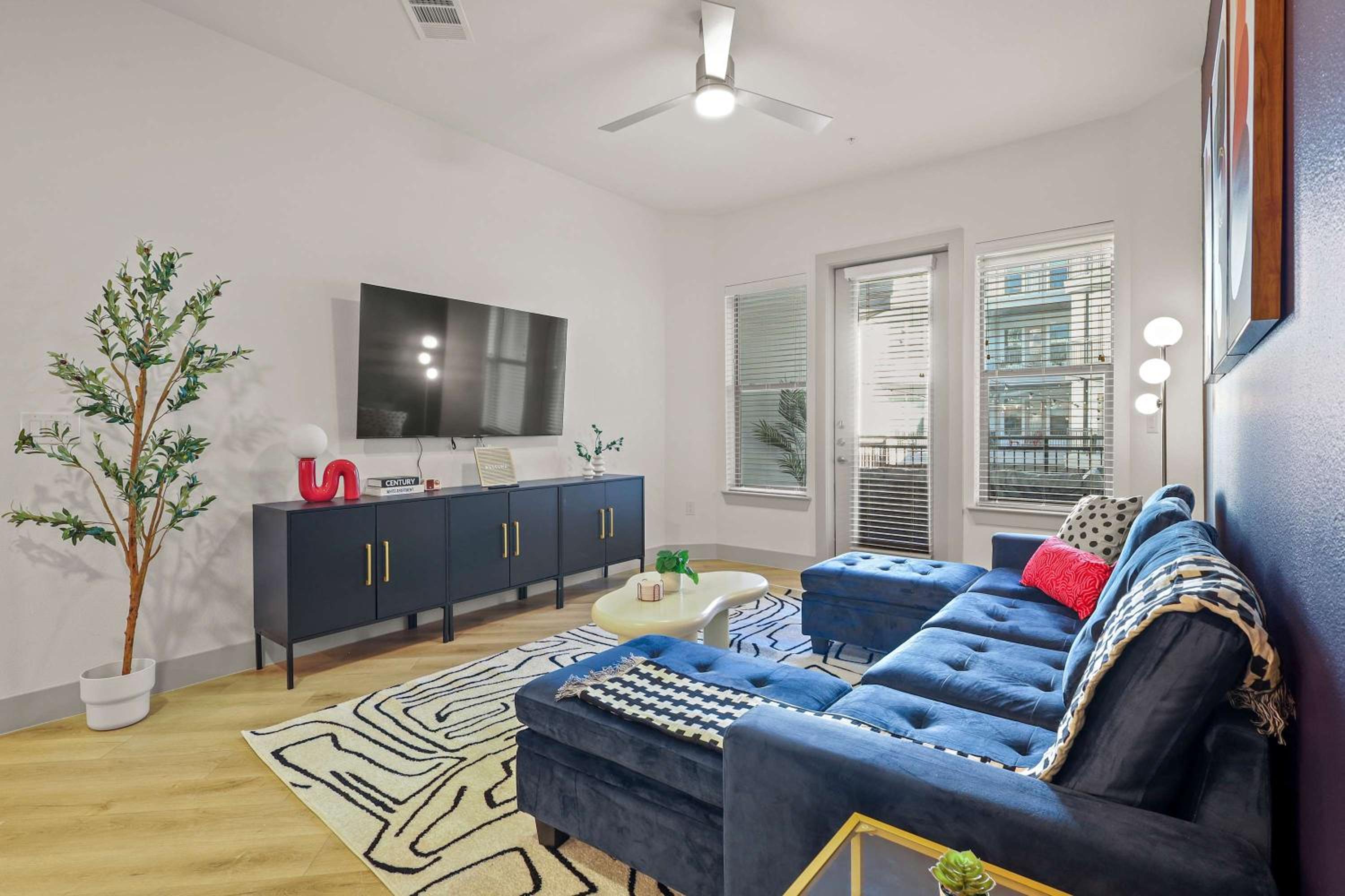 Stylish 2BR Apartment, Near Galleria Dallas, Free Parking, Gym & Pool