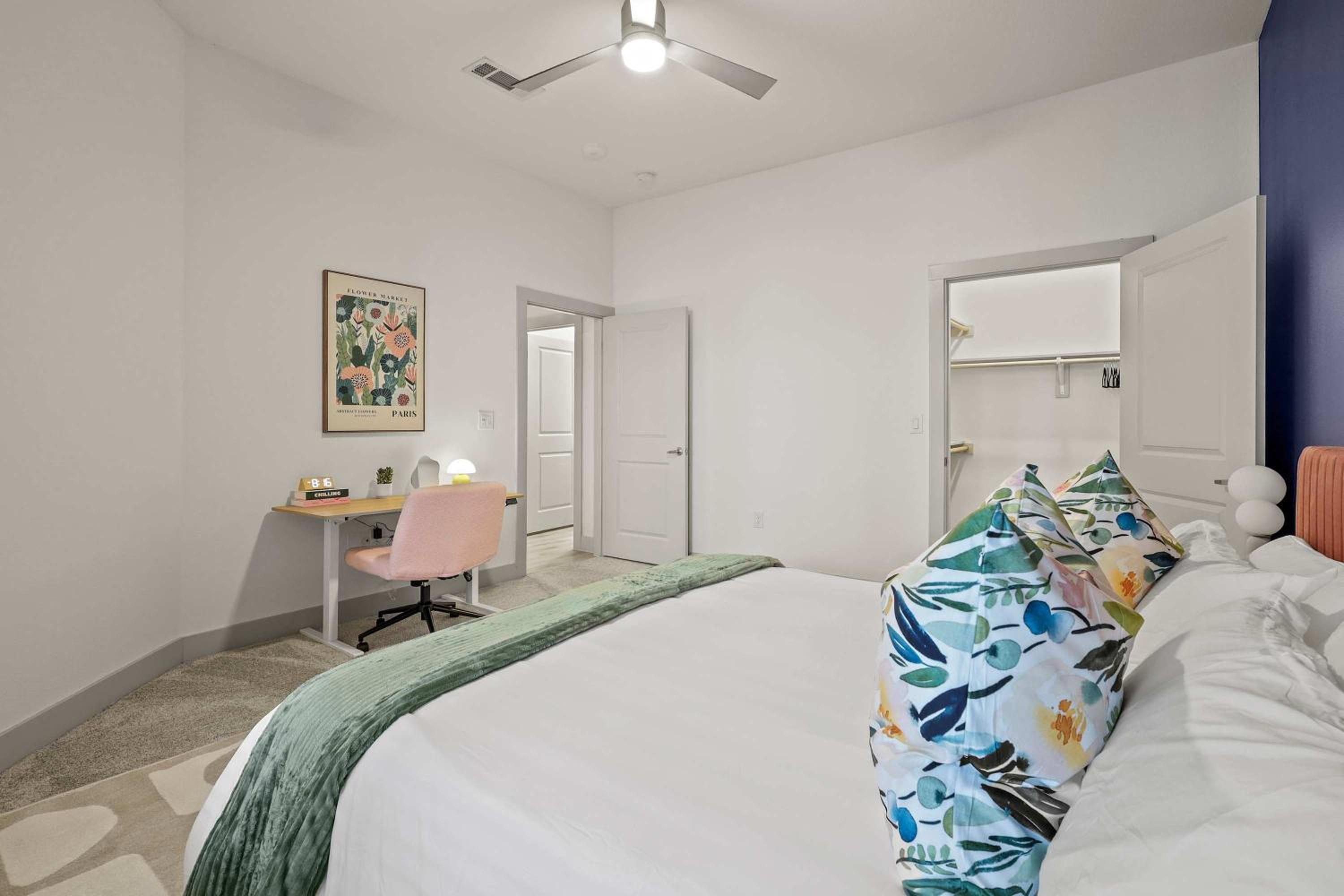 Stylish 2BR Apartment, Near Galleria Dallas, Free Parking, Gym & Pool