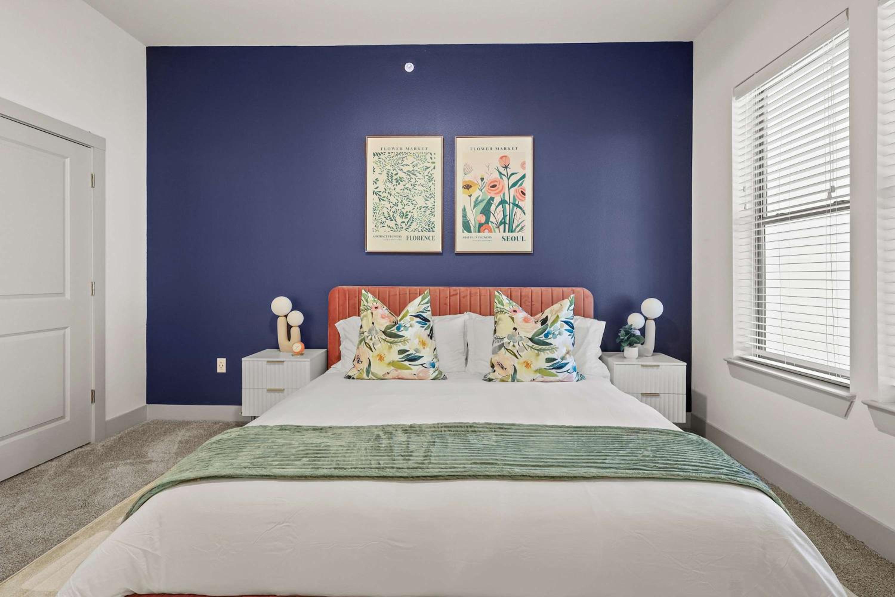 Stylish 2BR Apartment, Near Galleria Dallas, Free Parking, Gym & Pool