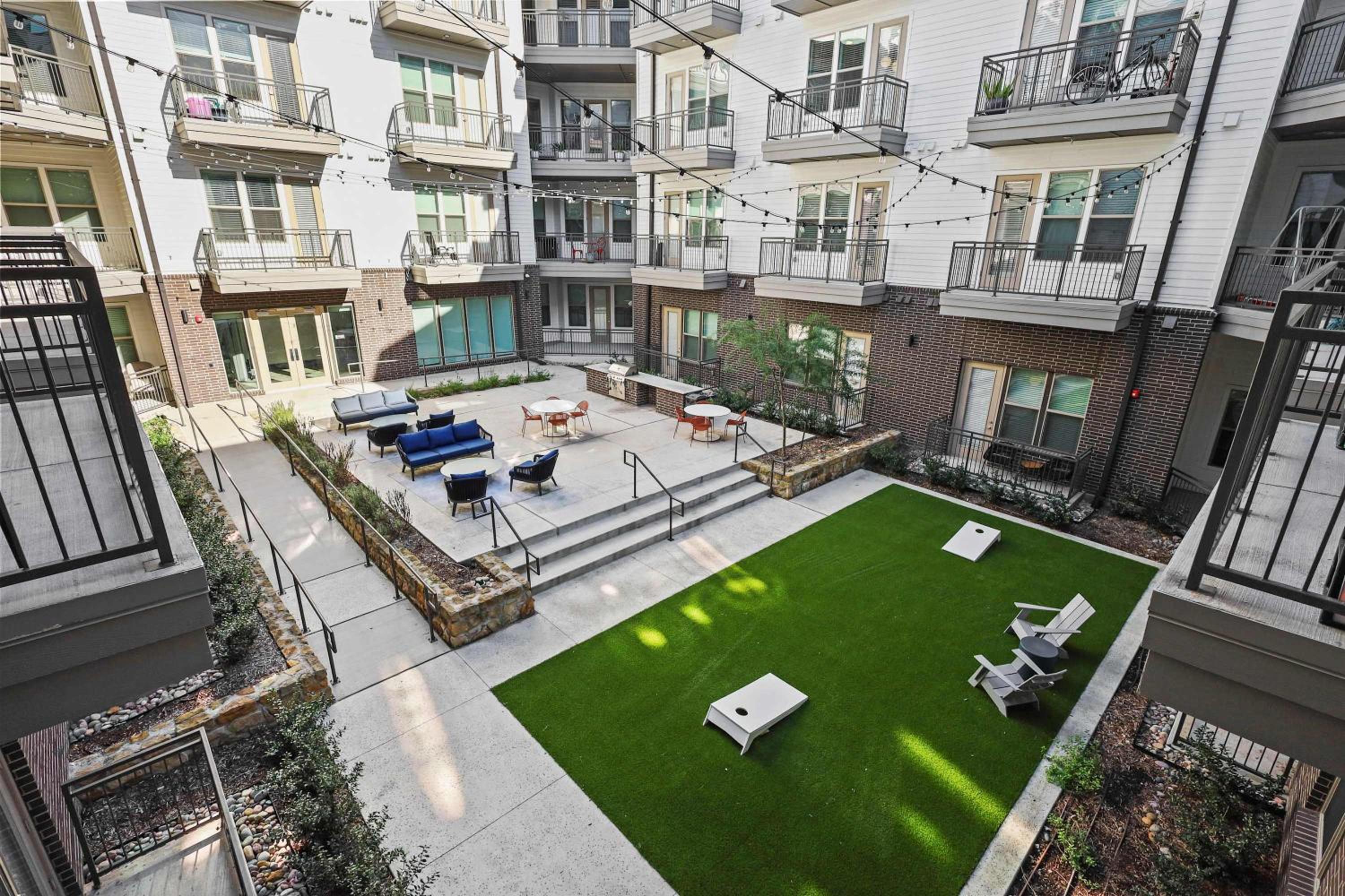 Stylish 2BR Apartment, Near Galleria Dallas, Free Parking, Gym & Pool